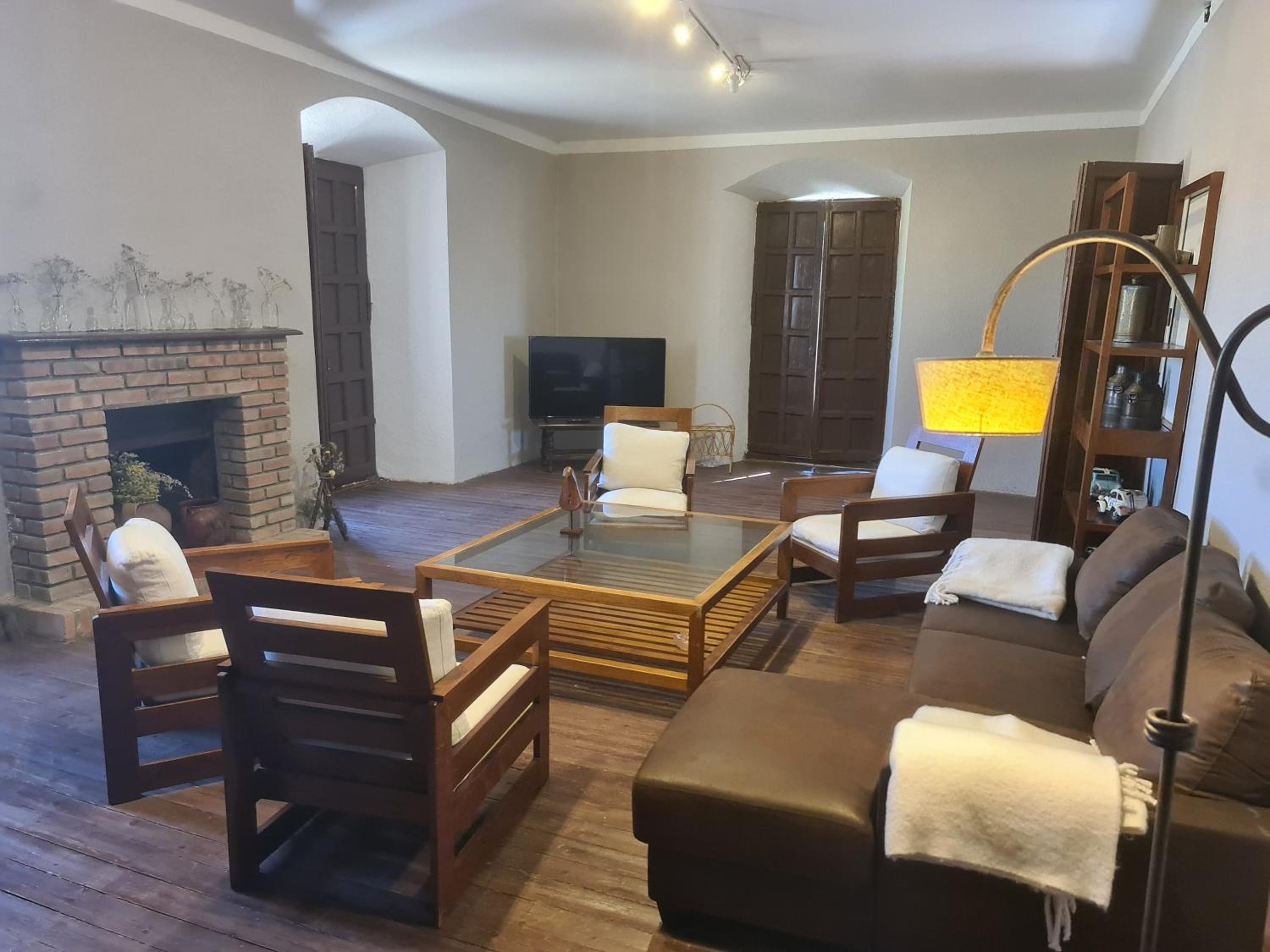 CASA RURAL PALACIO CONDE DE ALDANA con piscina entre encinares y dehesas