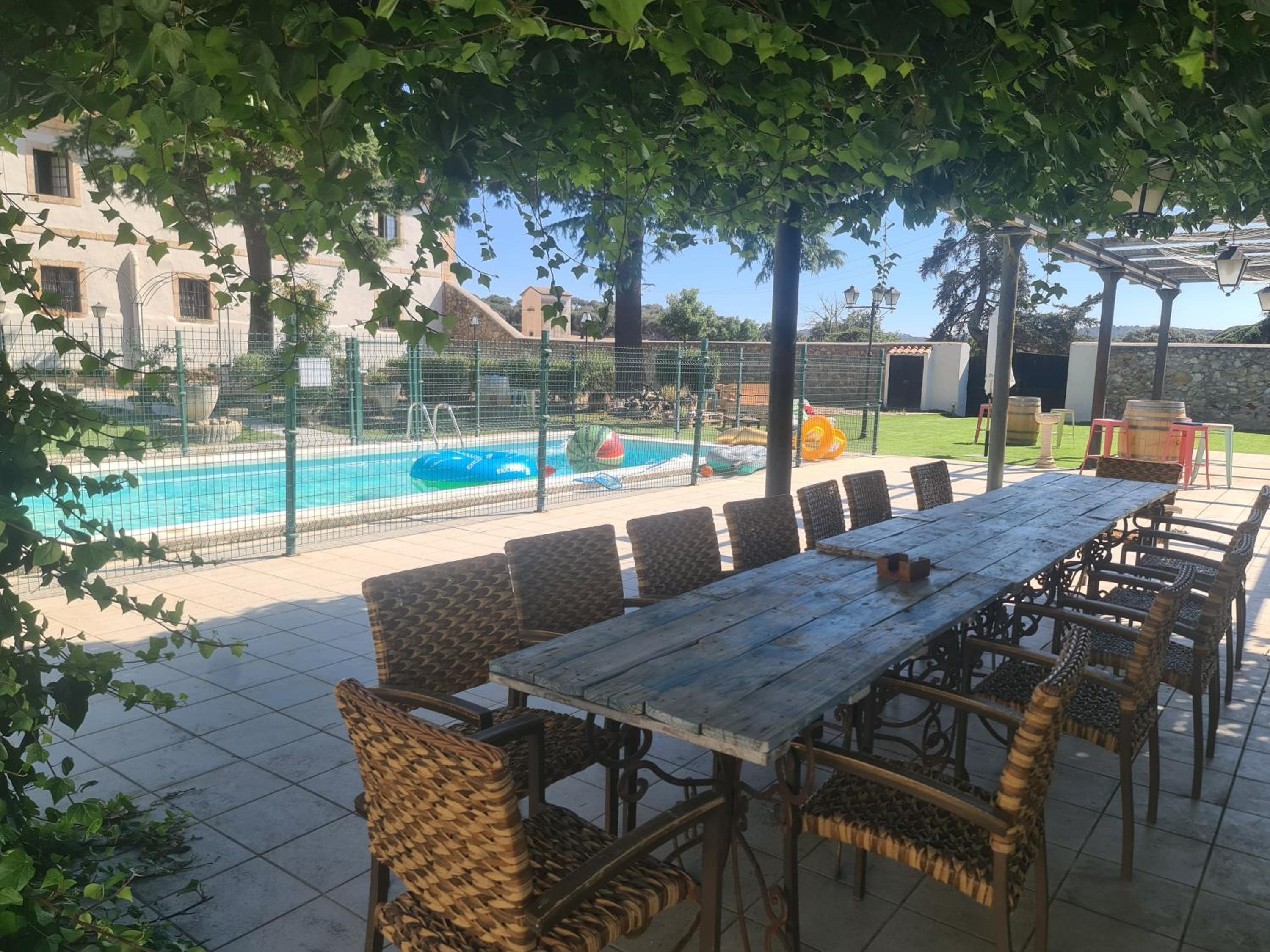 CASA RURAL PALACIO CONDE DE ALDANA con piscina entre encinares y dehesas