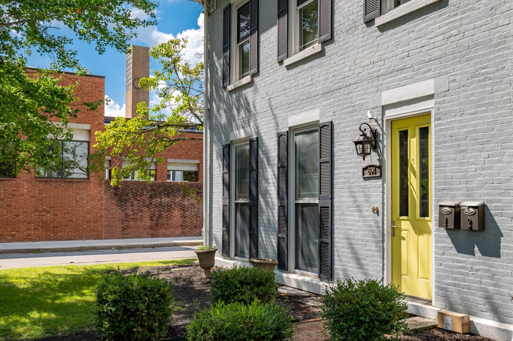 Walk/ Bike everywhere from this Historic Chic Studio