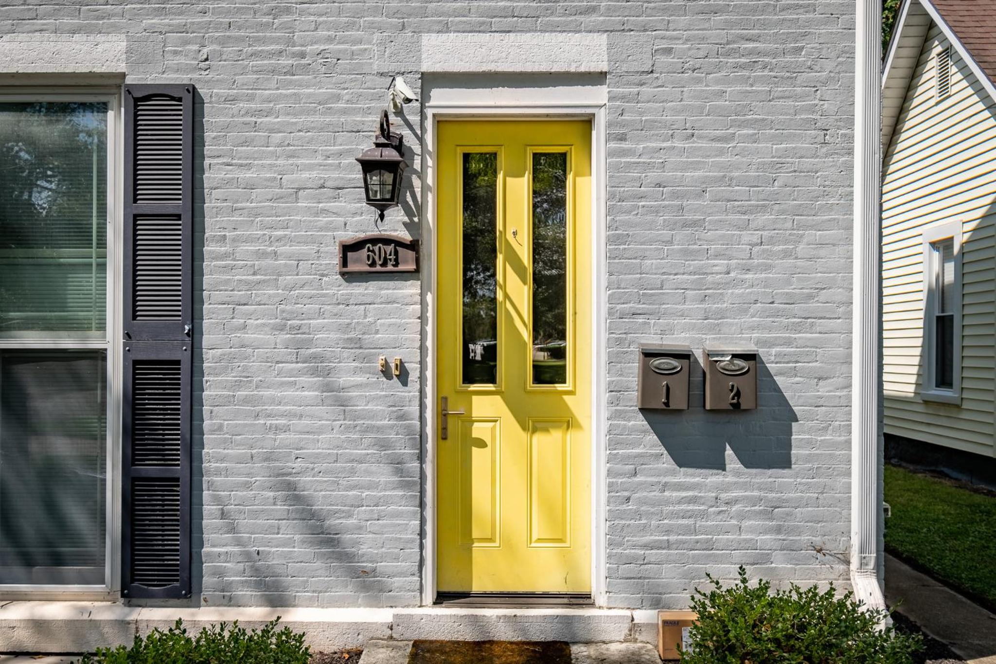 Walk/ Bike everywhere from this Historic Chic Studio