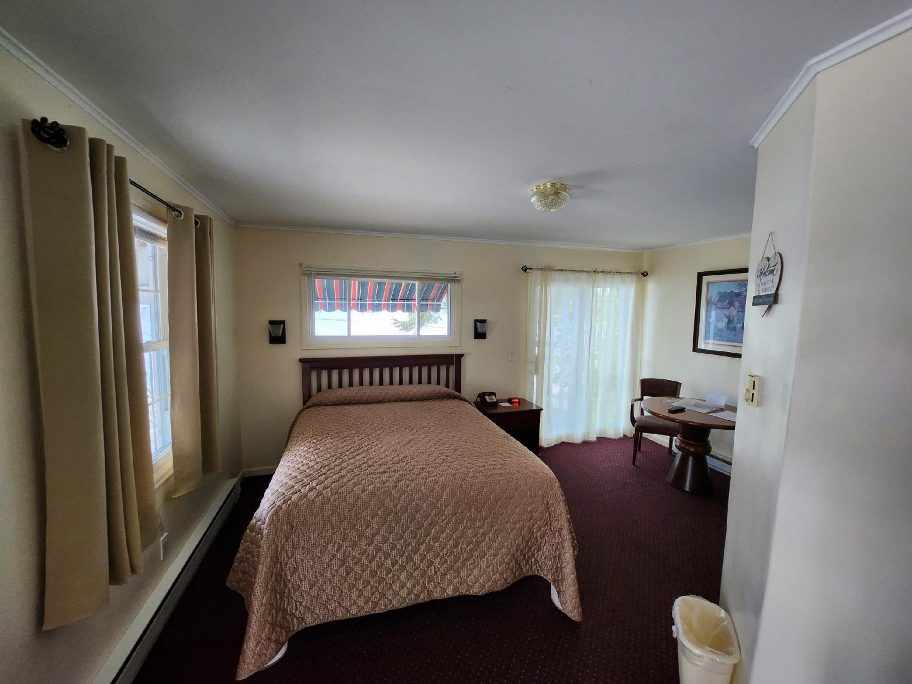 Lake View Motel