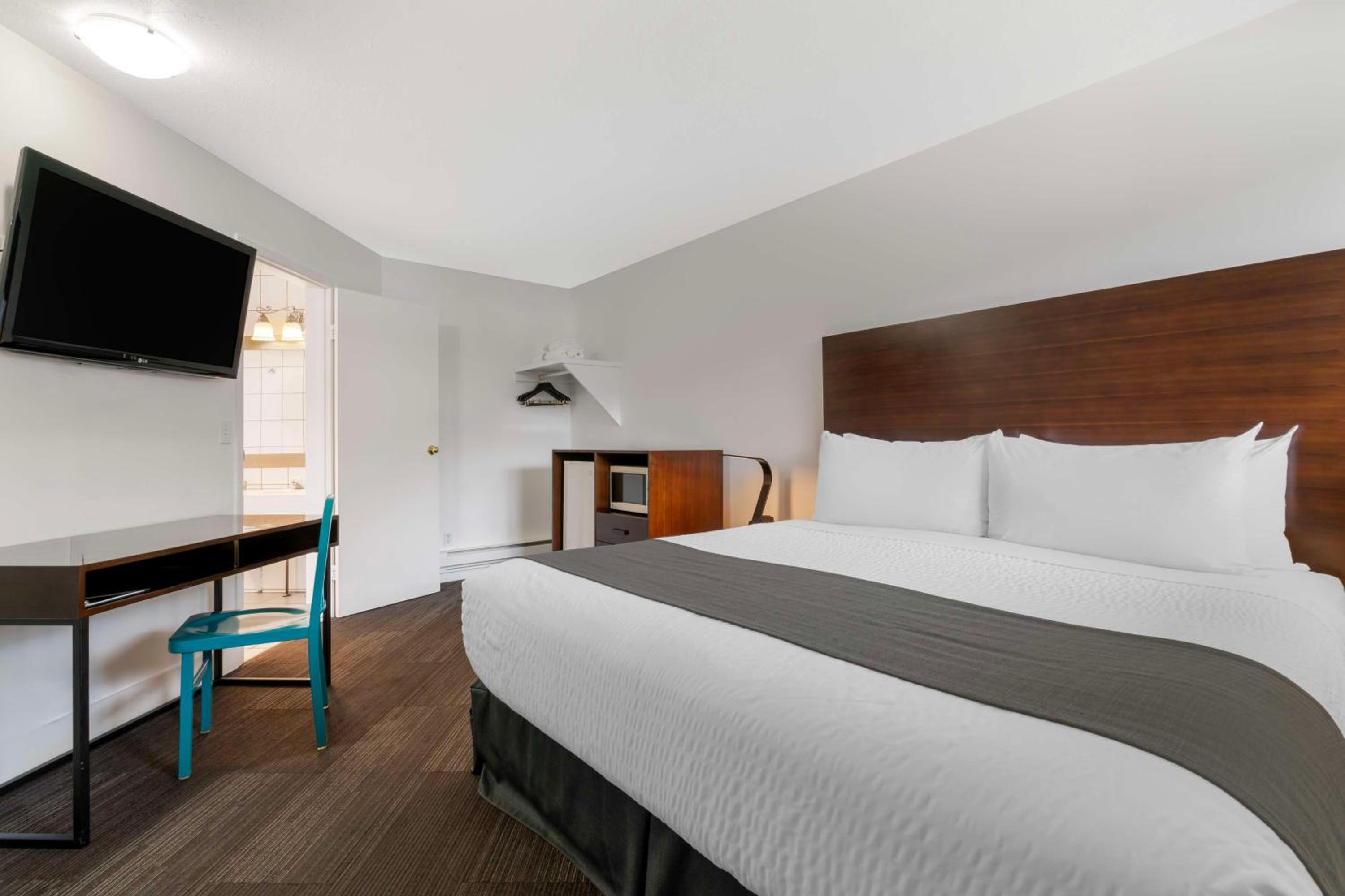 Stoke Hotel SureStay Collection by Best Western - Image 4