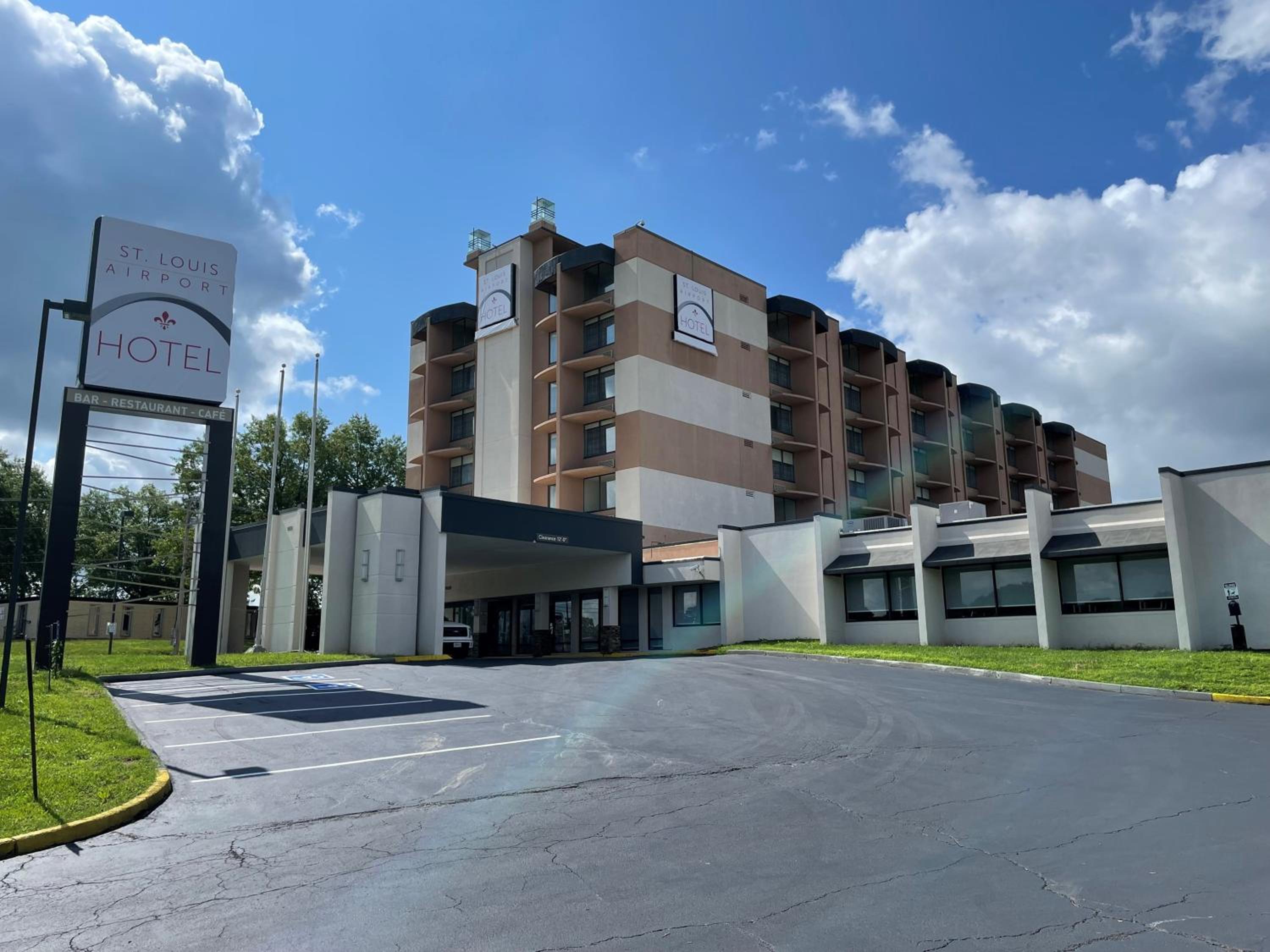 St Louis Vacations - Saint Louis Airport Hotel - Property Image 1