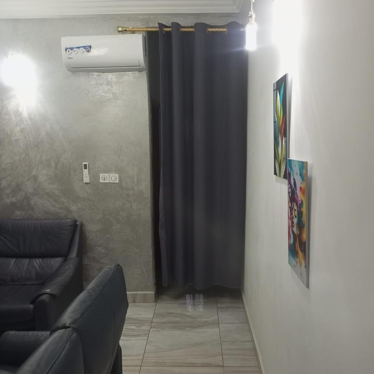 RÉSIDENCE 2K Studio Meublé-Chapelle Symbock-Gardien-WIFI-Location Véhicule