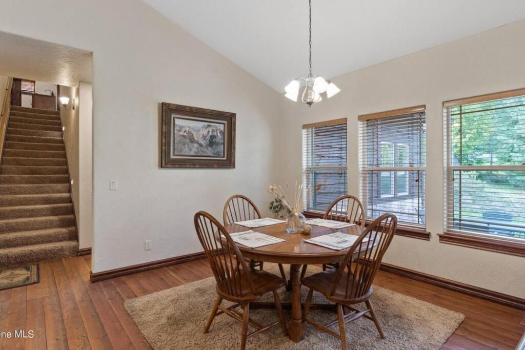 Beautiful Priest Lake Home on the Golf Course