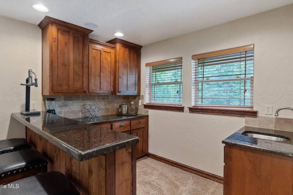 Beautiful Priest Lake Home on the Golf Course