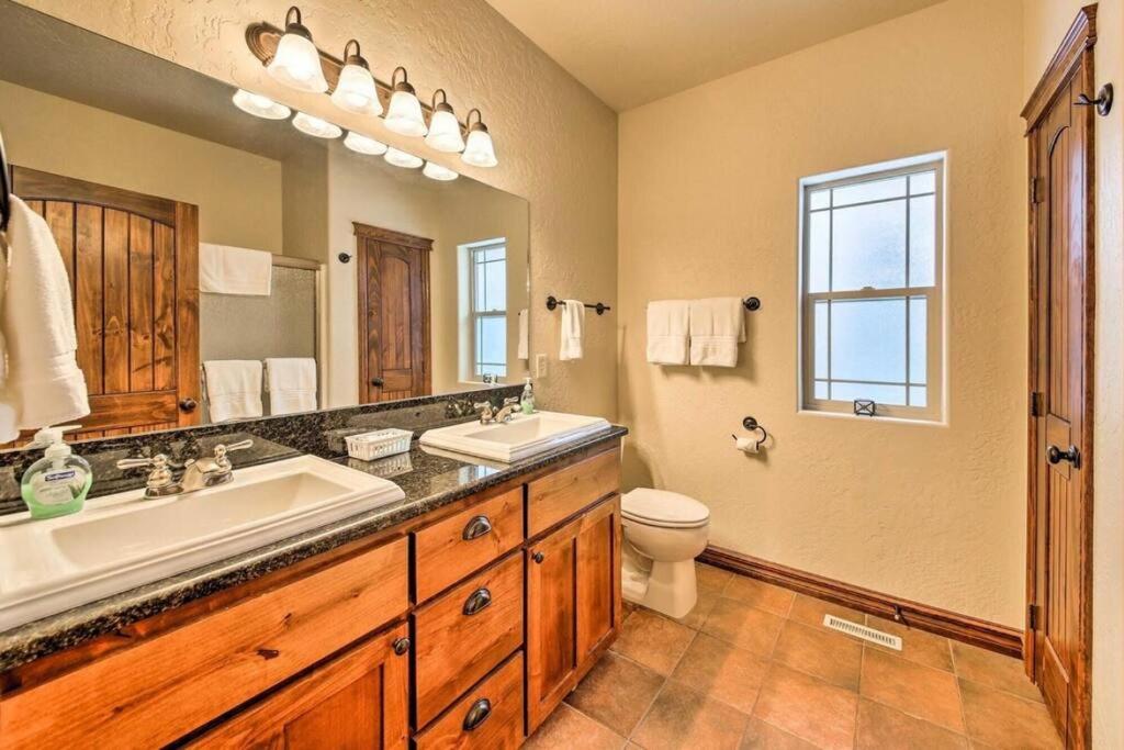 Beautiful Priest Lake Home on the Golf Course