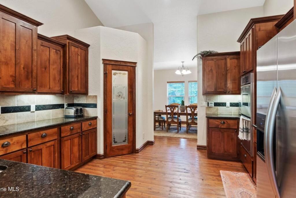 Beautiful Priest Lake Home on the Golf Course