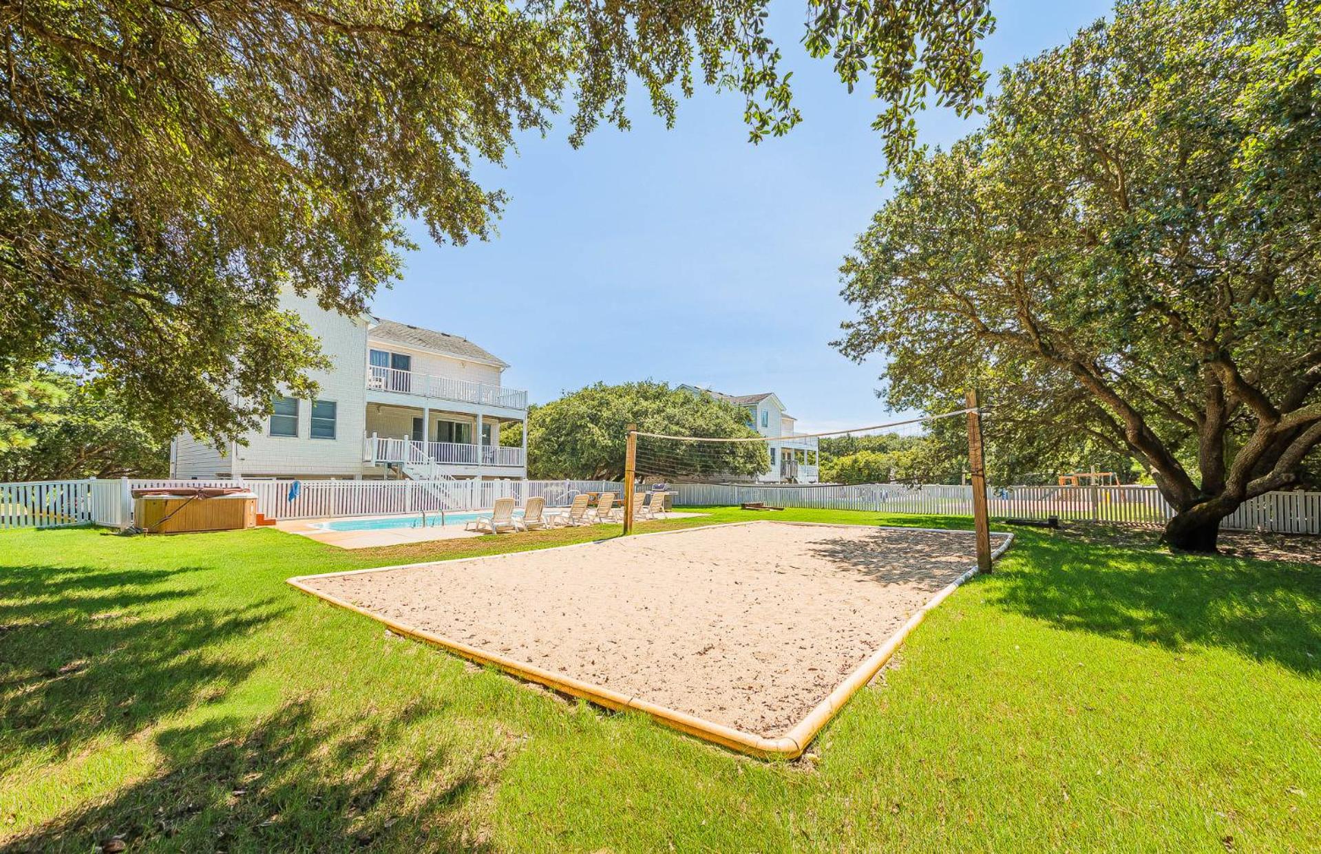 King BEEch - Southern Shores, 300 Yds to Beach, Ocean View, Pool, Hot Hub, Fenced Yard