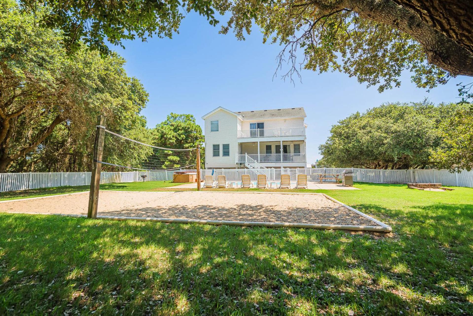 King BEEch - Southern Shores, 300 Yds to Beach, Ocean View, Pool, Hot Hub, Fenced Yard