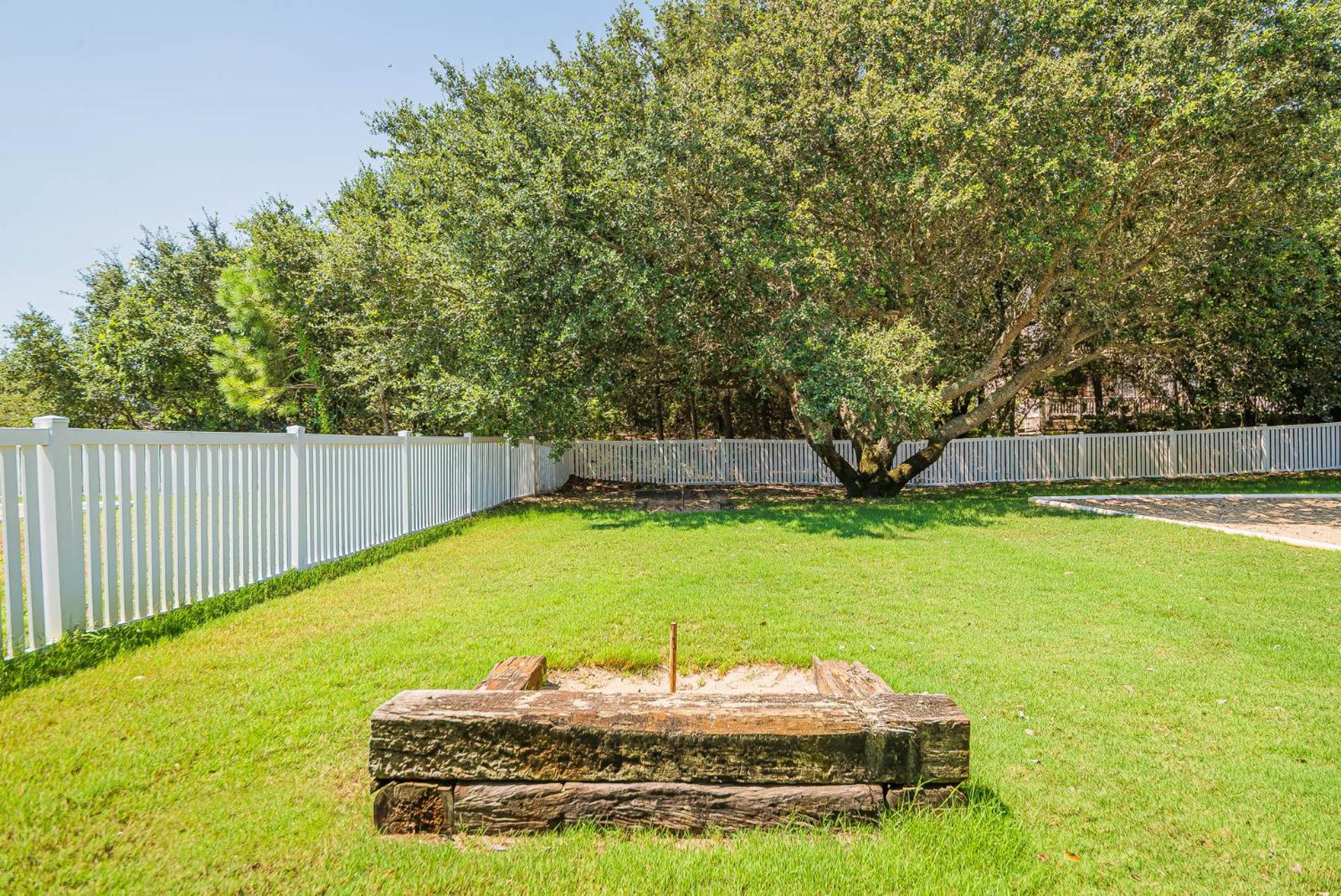 King BEEch - Southern Shores, 300 Yds to Beach, Ocean View, Pool, Hot Hub, Fenced Yard