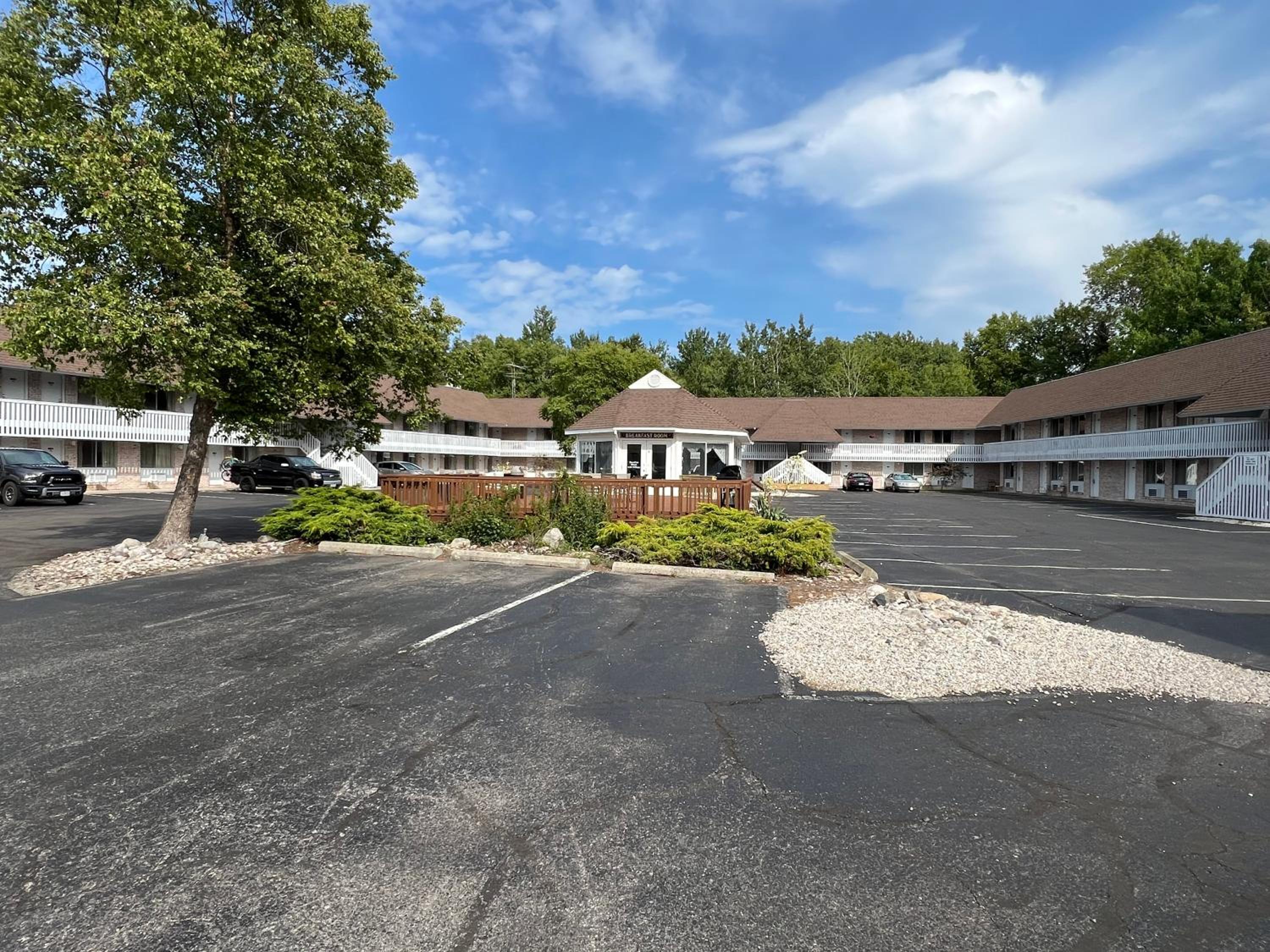 Travelodge by Wyndham Mackinaw City view 3