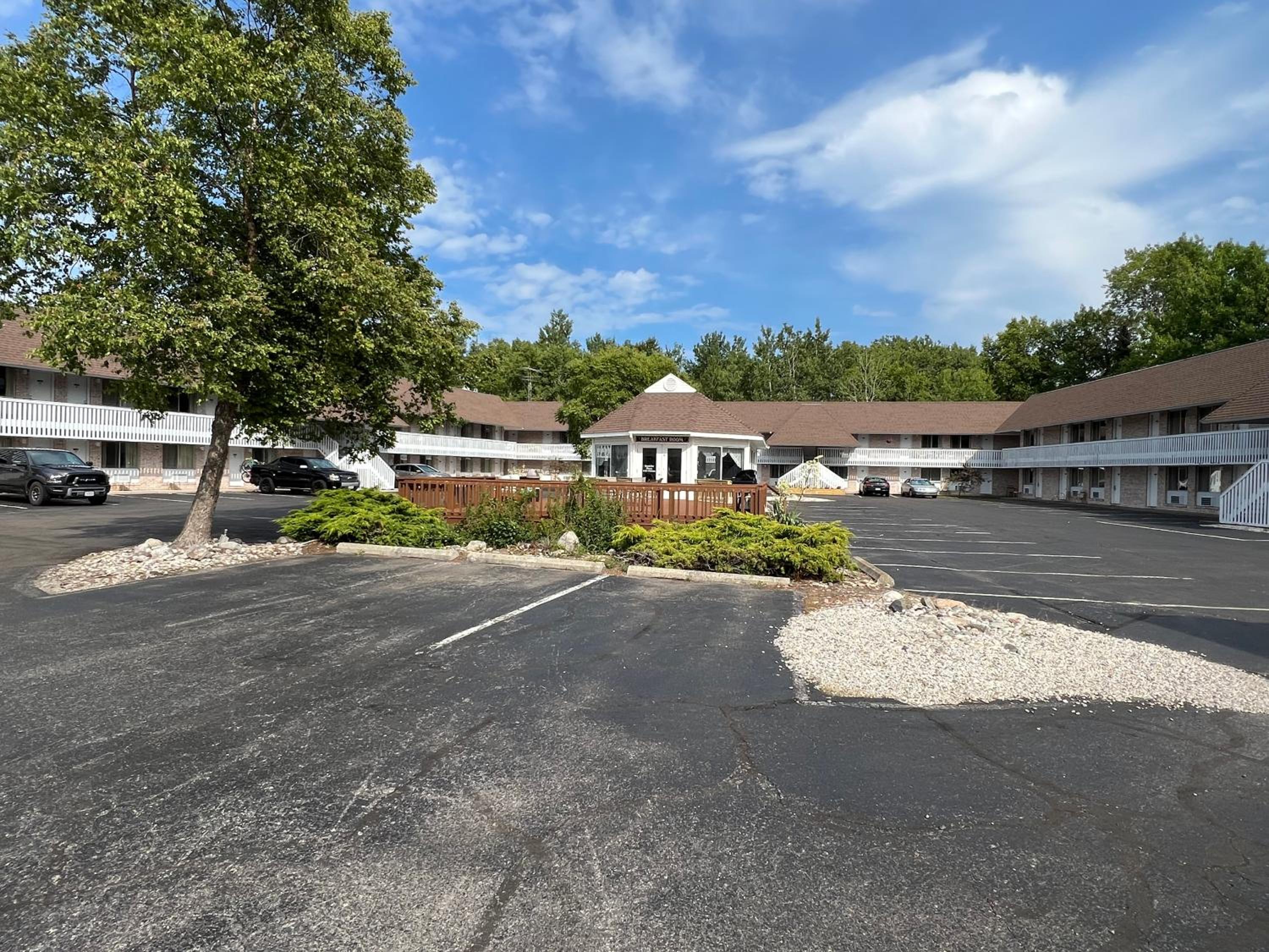 Travelodge by Wyndham Mackinaw City view 4