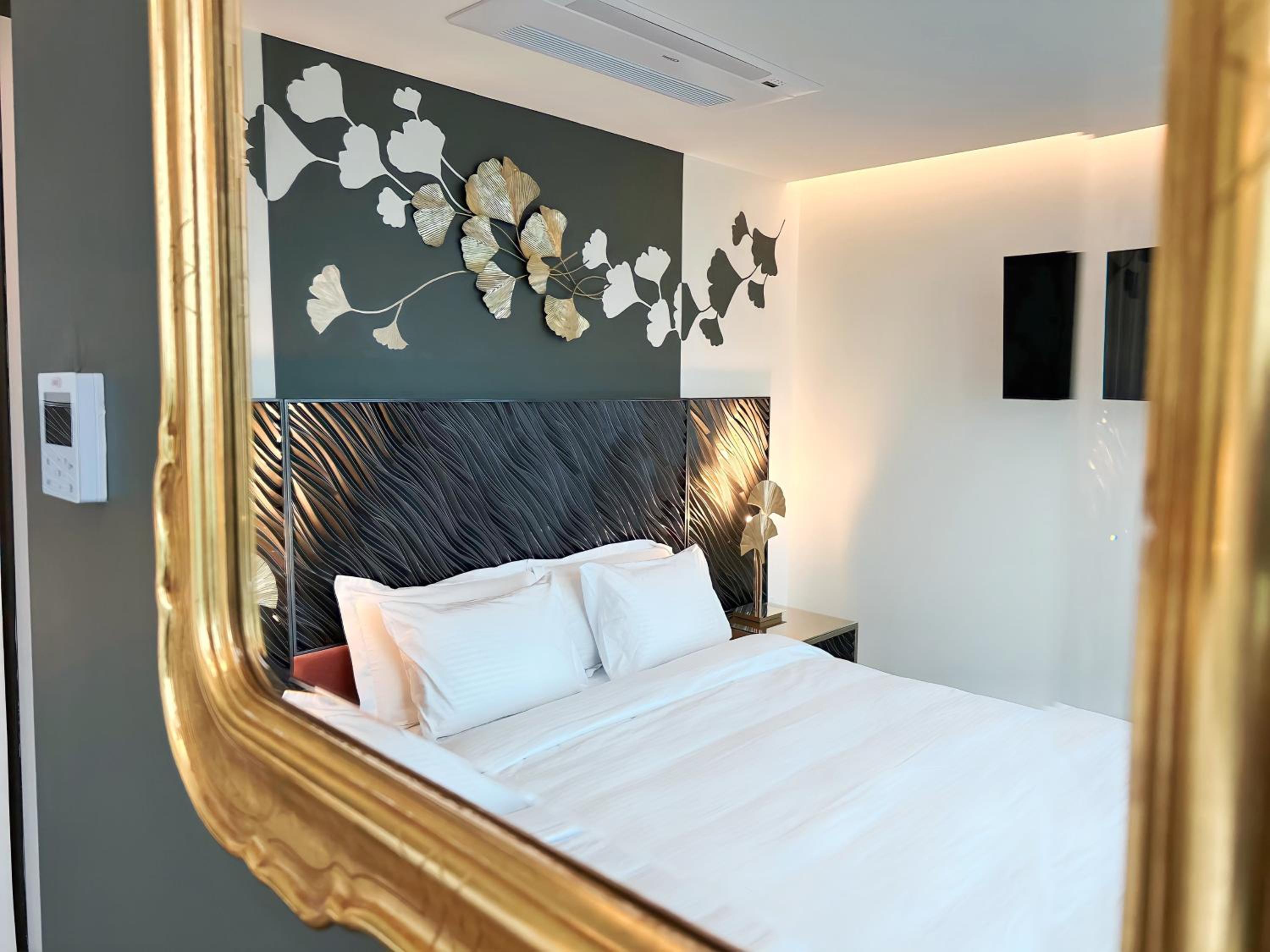 Mullet Bay Suites - Your Luxury Stay Awaits