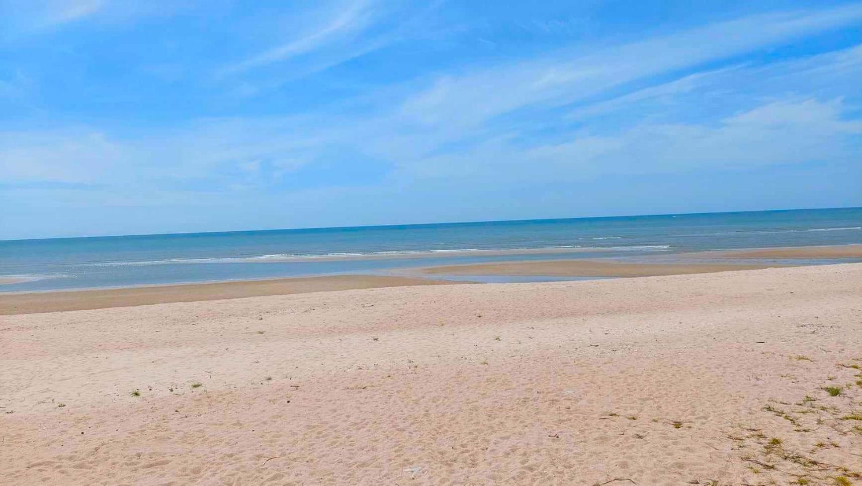 Beachfront Apartment with Balcony, Sea View & Pool View - Cha Am - Hua Hin