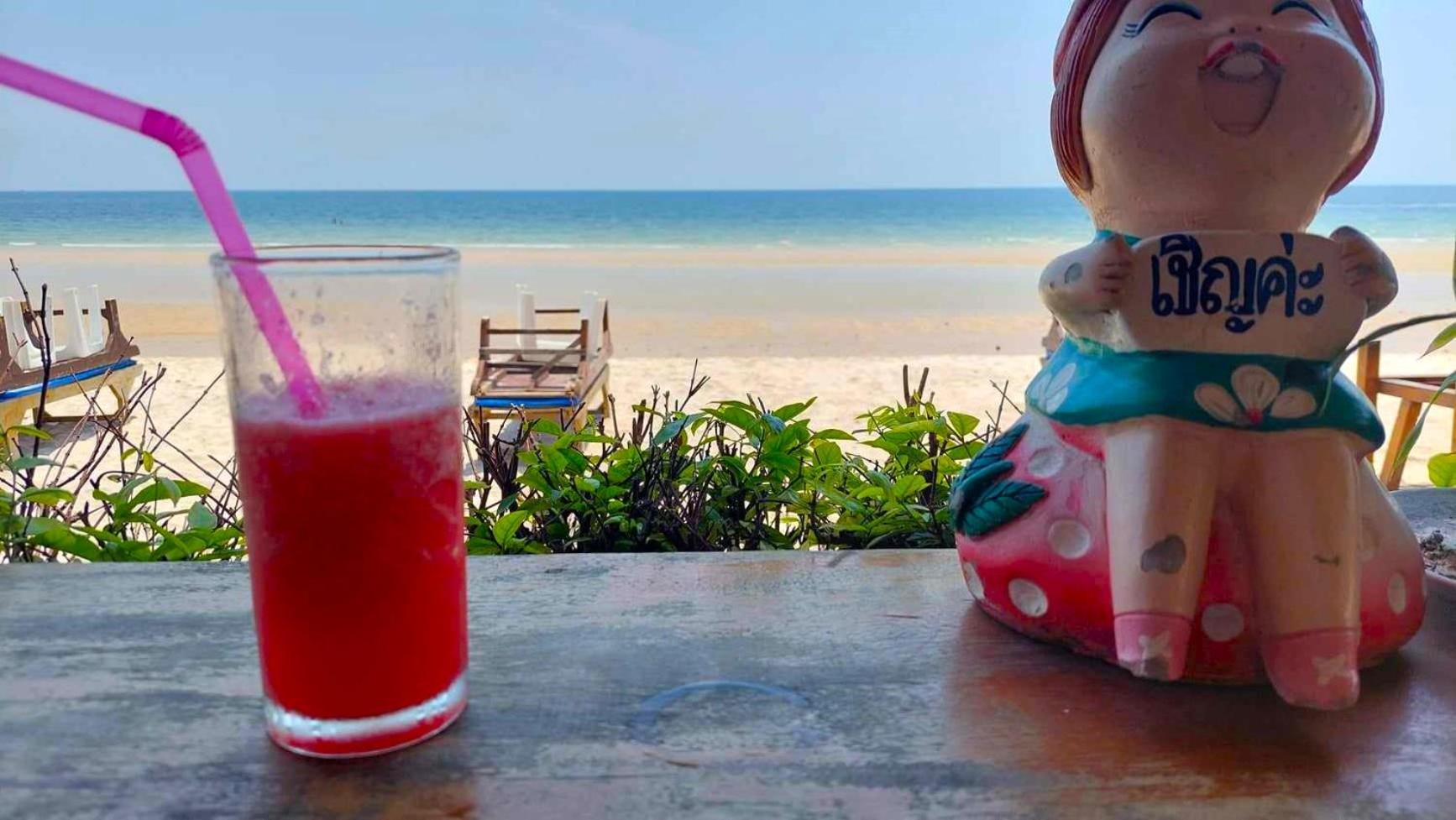 Beachfront Apartment with Balcony, Sea View & Pool View - Cha Am - Hua Hin