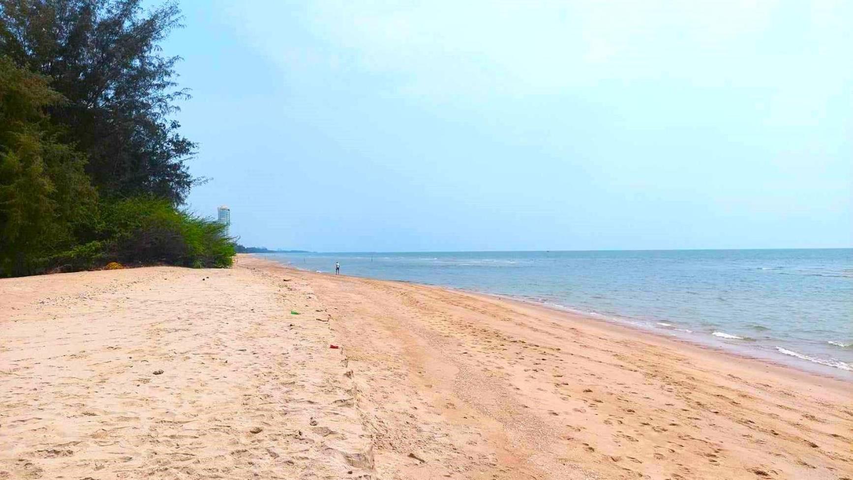 Beachfront Apartment with Balcony, Sea View & Pool View - Cha Am - Hua Hin