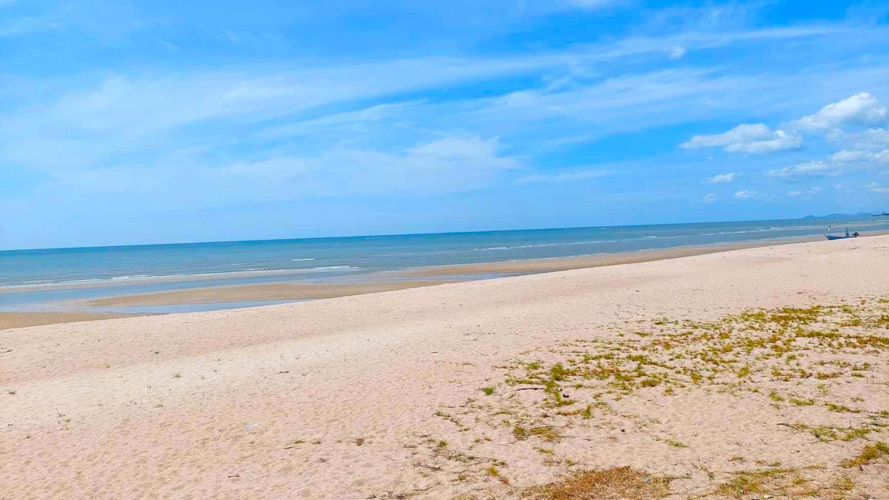 Beachfront Apartment with Balcony, Sea View & Pool View - Cha Am - Hua Hin