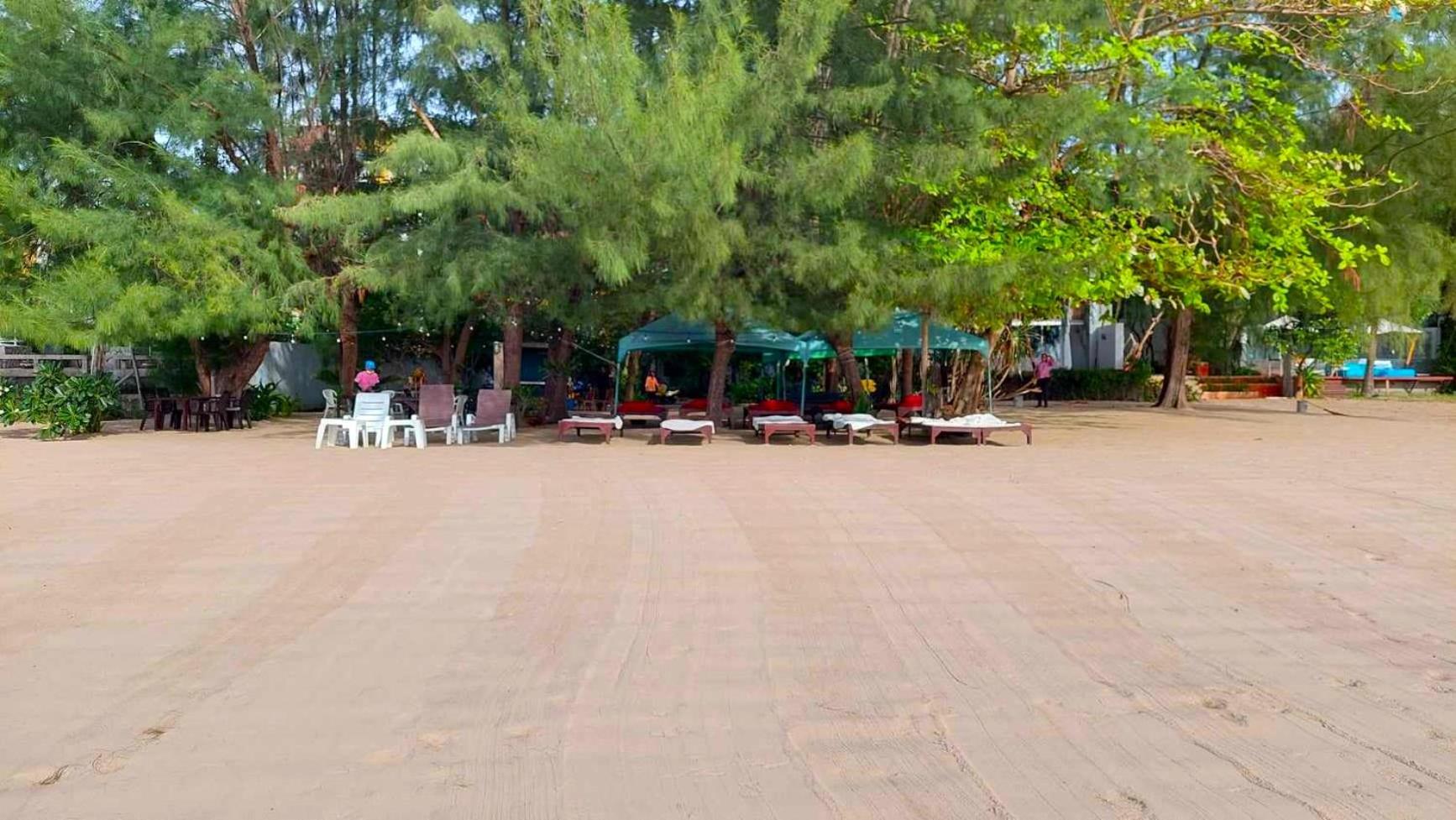 Beachfront Apartment with Balcony, Sea View & Pool View - Cha Am - Hua Hin