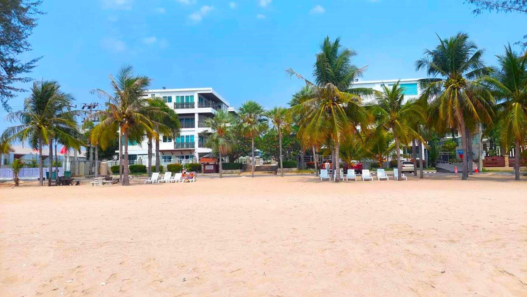 Beachfront Apartment with Balcony, Sea View & Pool View - Cha Am - Hua Hin