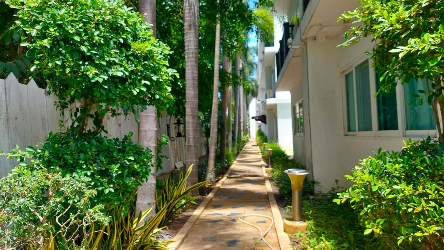 Beachfront Apartment with Balcony, Sea View & Pool View - Cha Am - Hua Hin