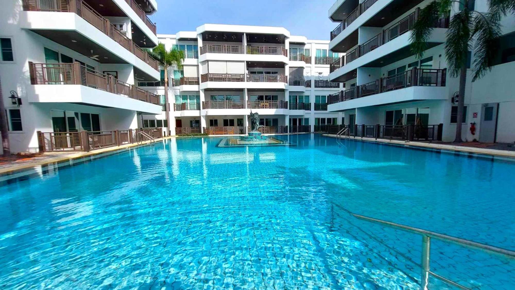 Beachfront Apartment with Balcony, Sea View & Pool View - Cha Am - Hua Hin