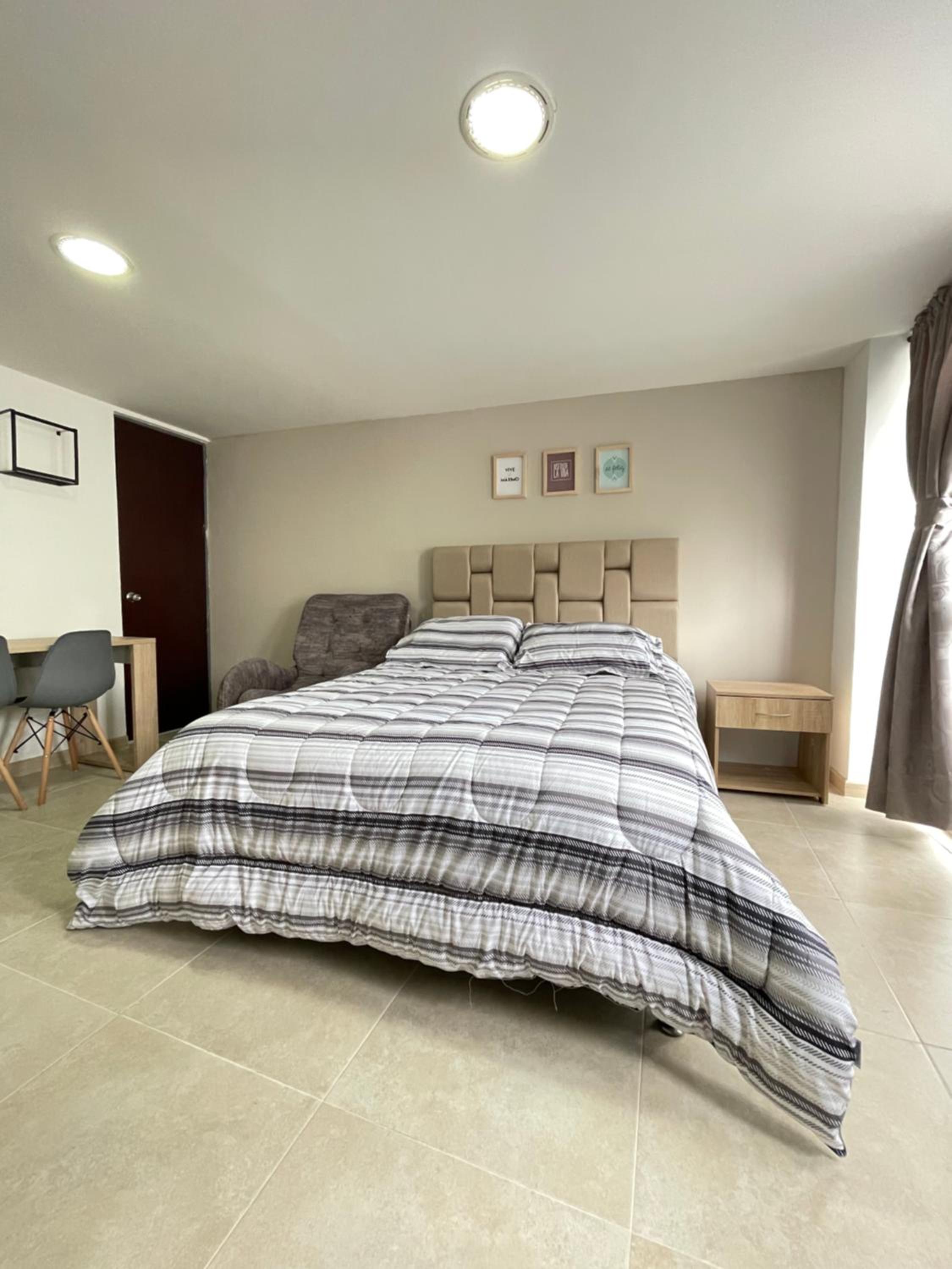 Hotel Apartaestudio norte de la ciudad /cerca av de los estudiantes/wifi /netflix/moderno - Image 1