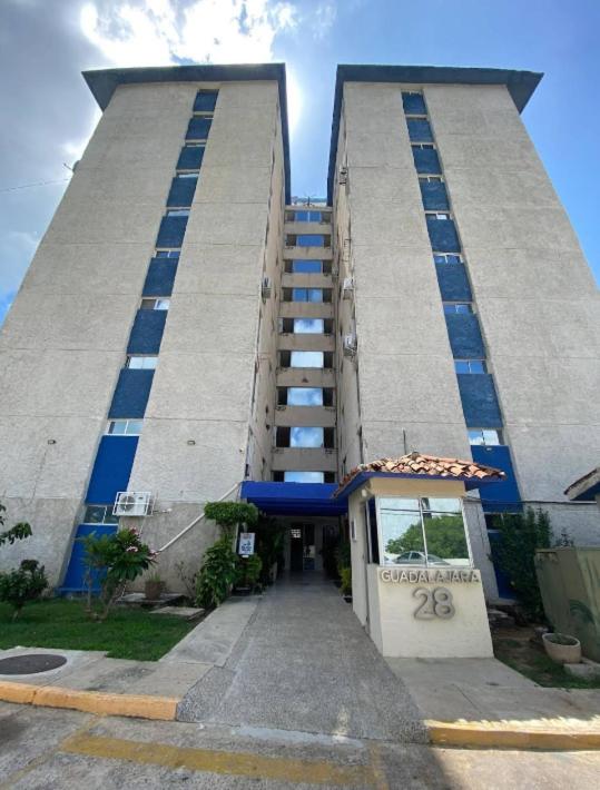 Departamento económico con vista view 3