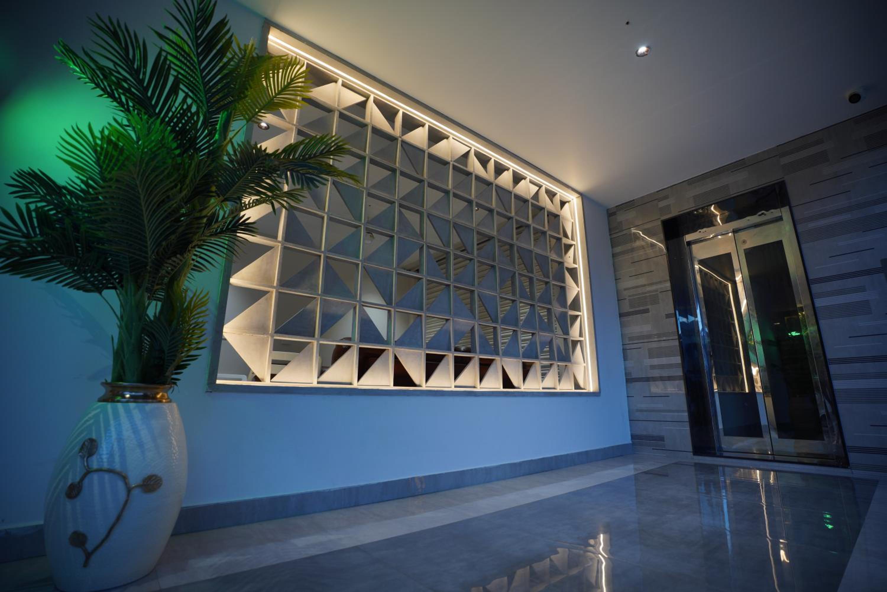 Lobby & Reception