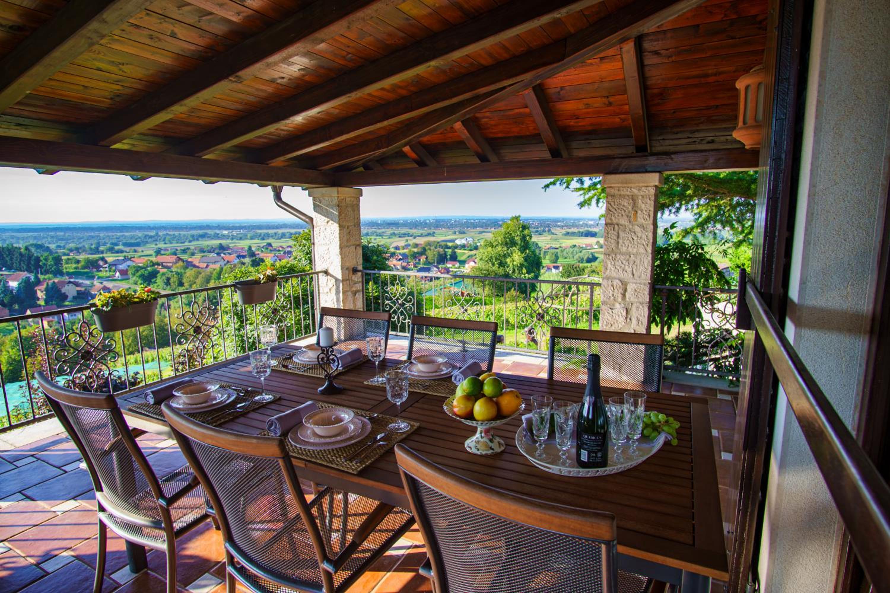 Villa Toscana with jacuzzy view 3