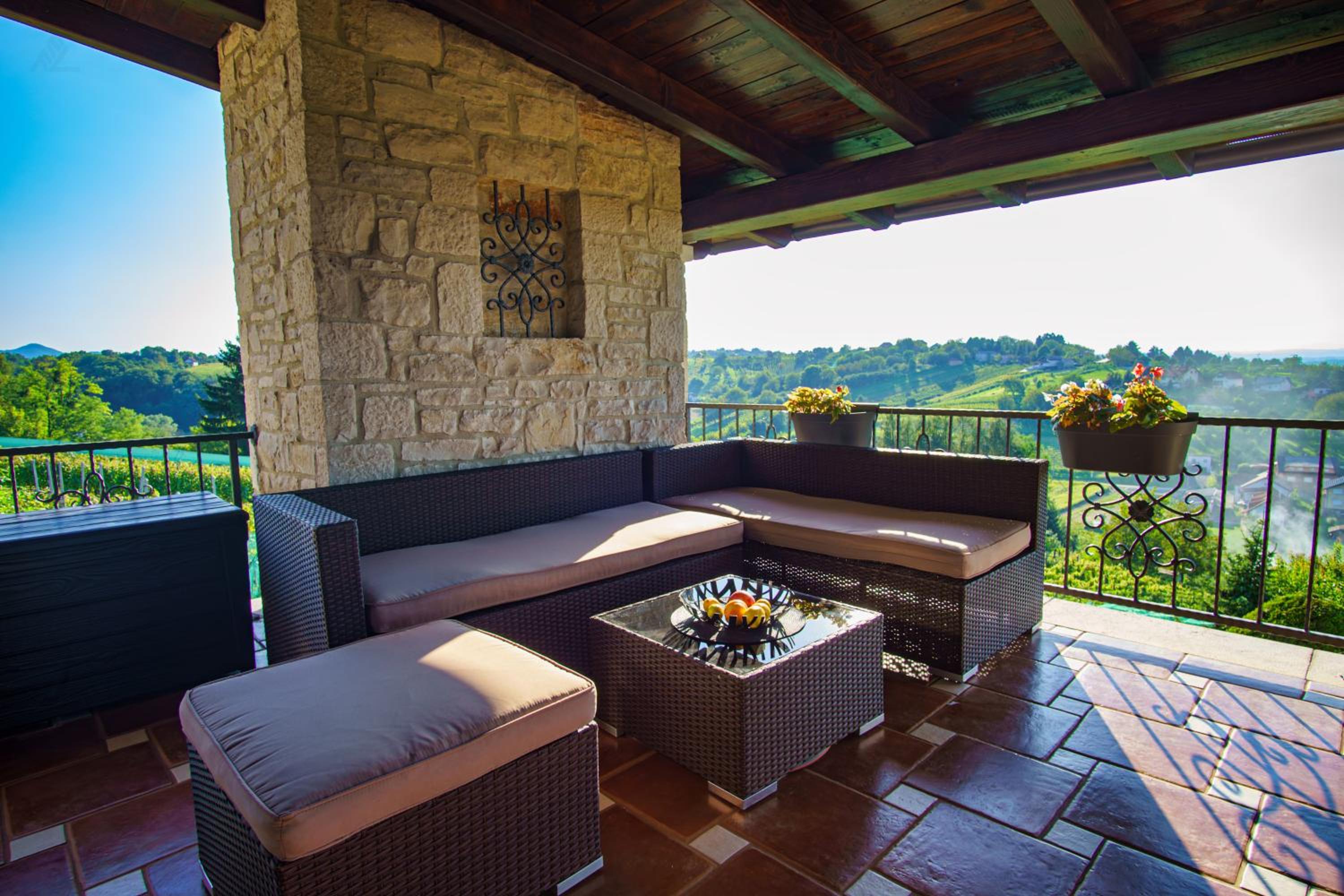 Villa Toscana with jacuzzy view 4