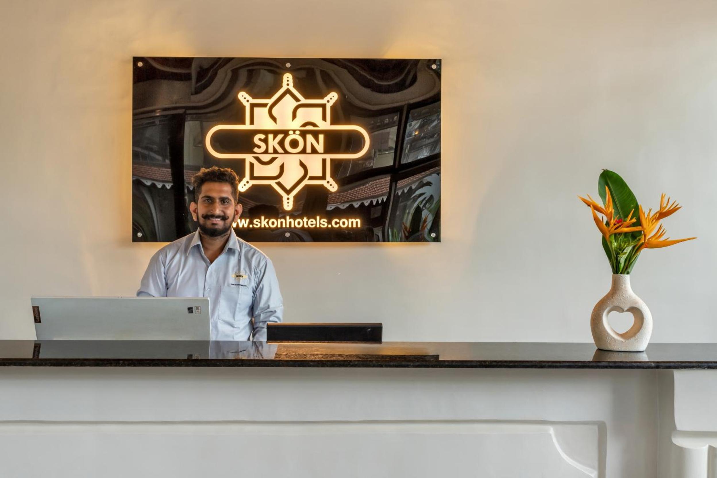 Lobby & Reception