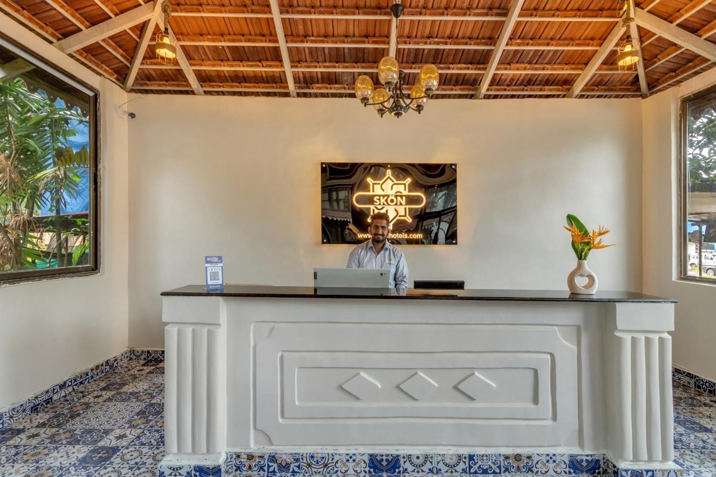 Lobby & Reception