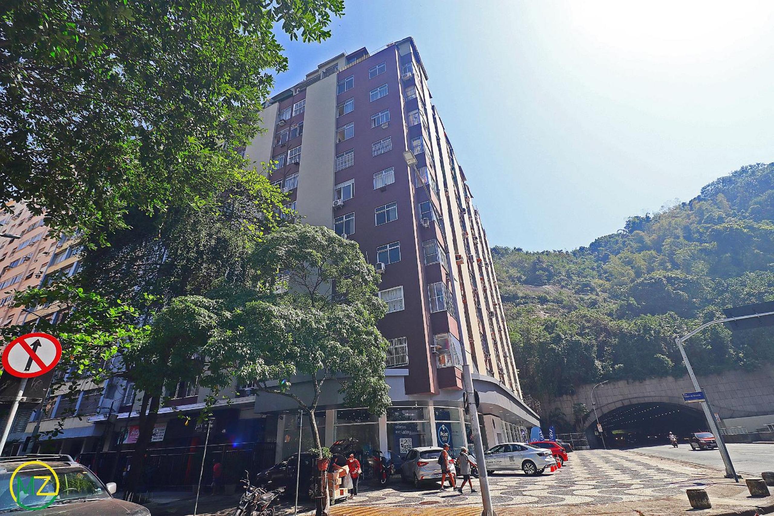Studio with small balcony in Copacabana view 3