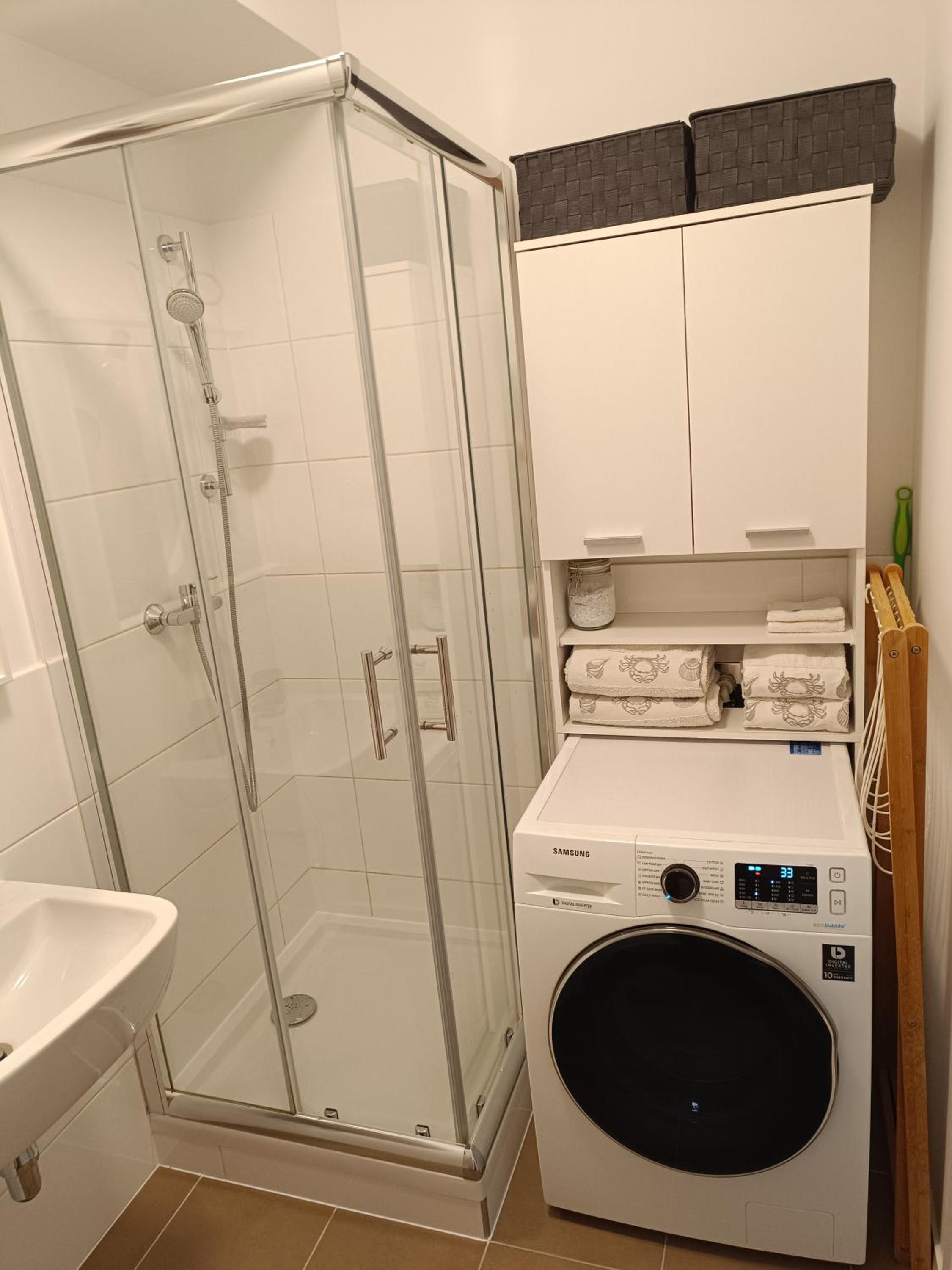 Cozy one-room apartment with garage and AC view 3