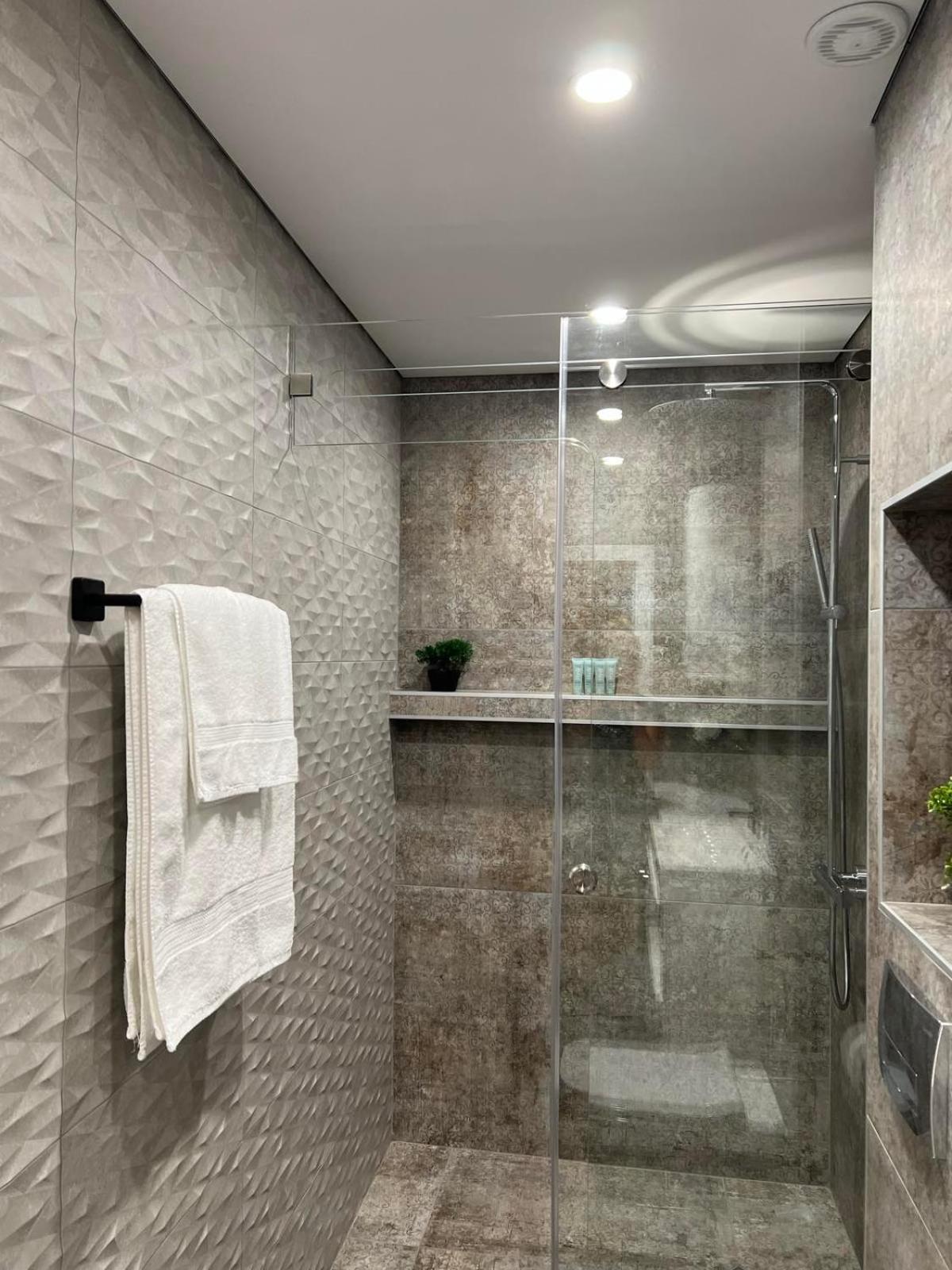 Elegance DeLuxe Studio