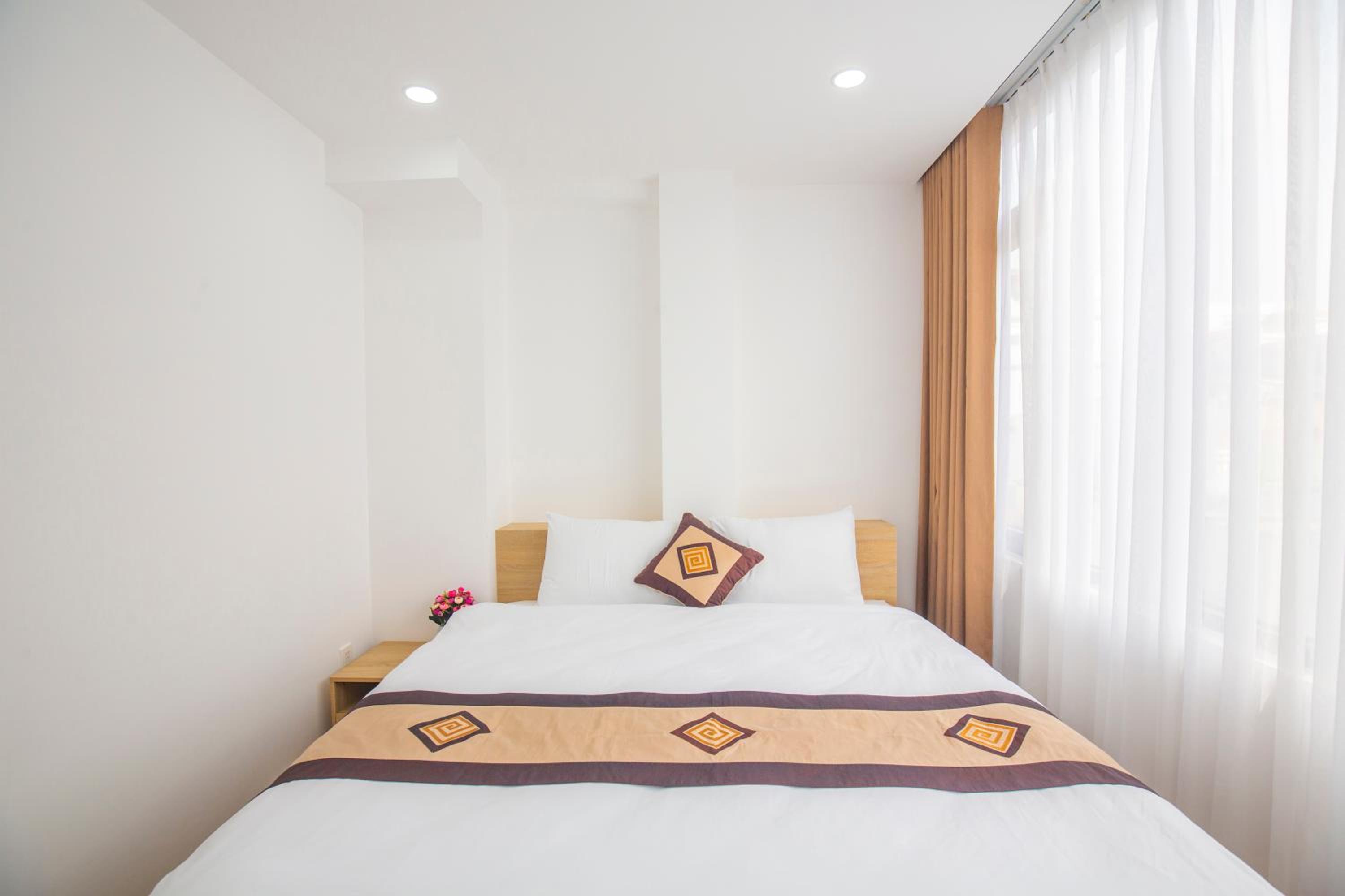 Sumitomo 5 Apartment at 81 Linh Lang Street