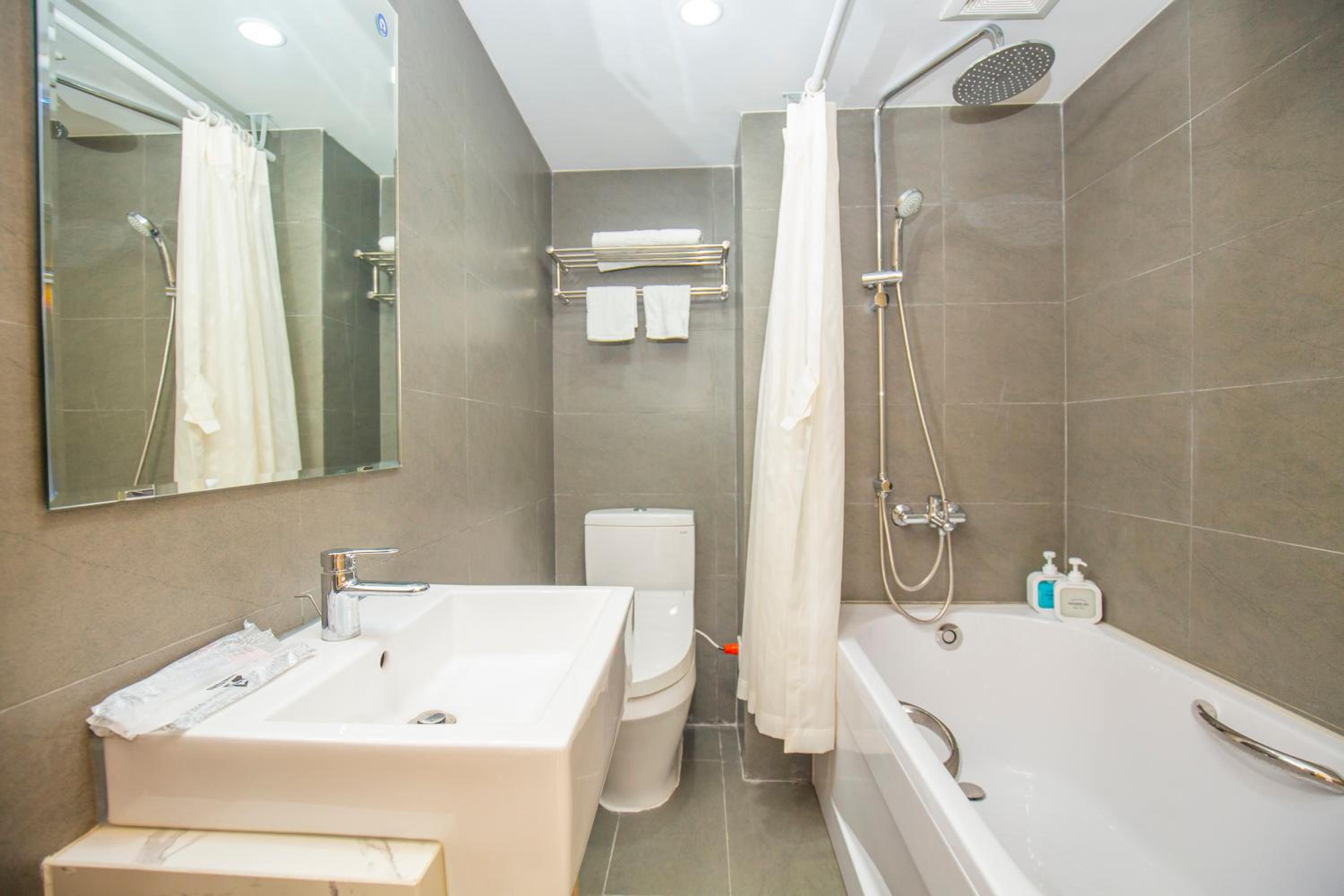 Sumitomo 5 Apartment at 81 Linh Lang Street