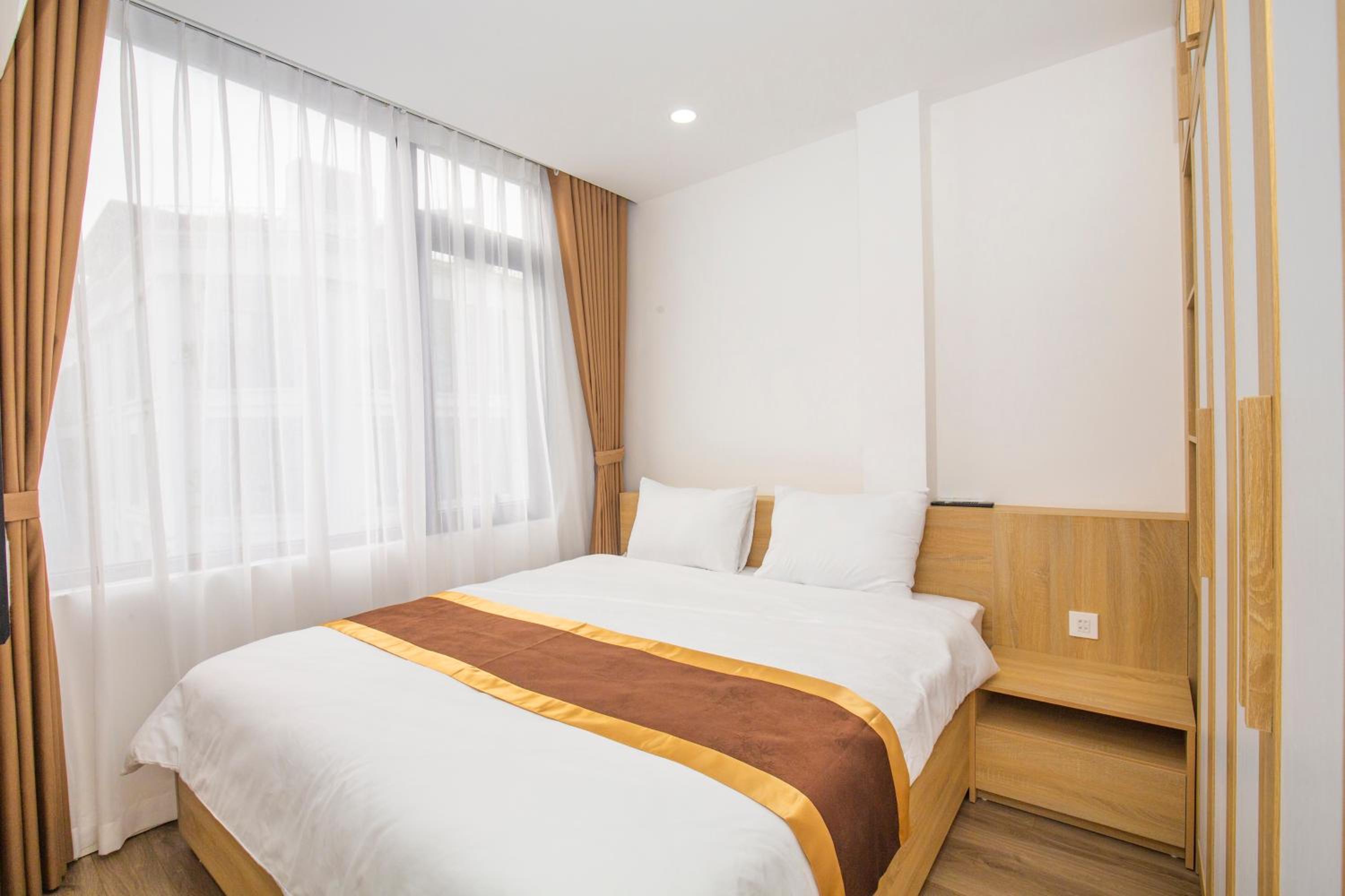 Sumitomo 5 Apartment at 81 Linh Lang Street