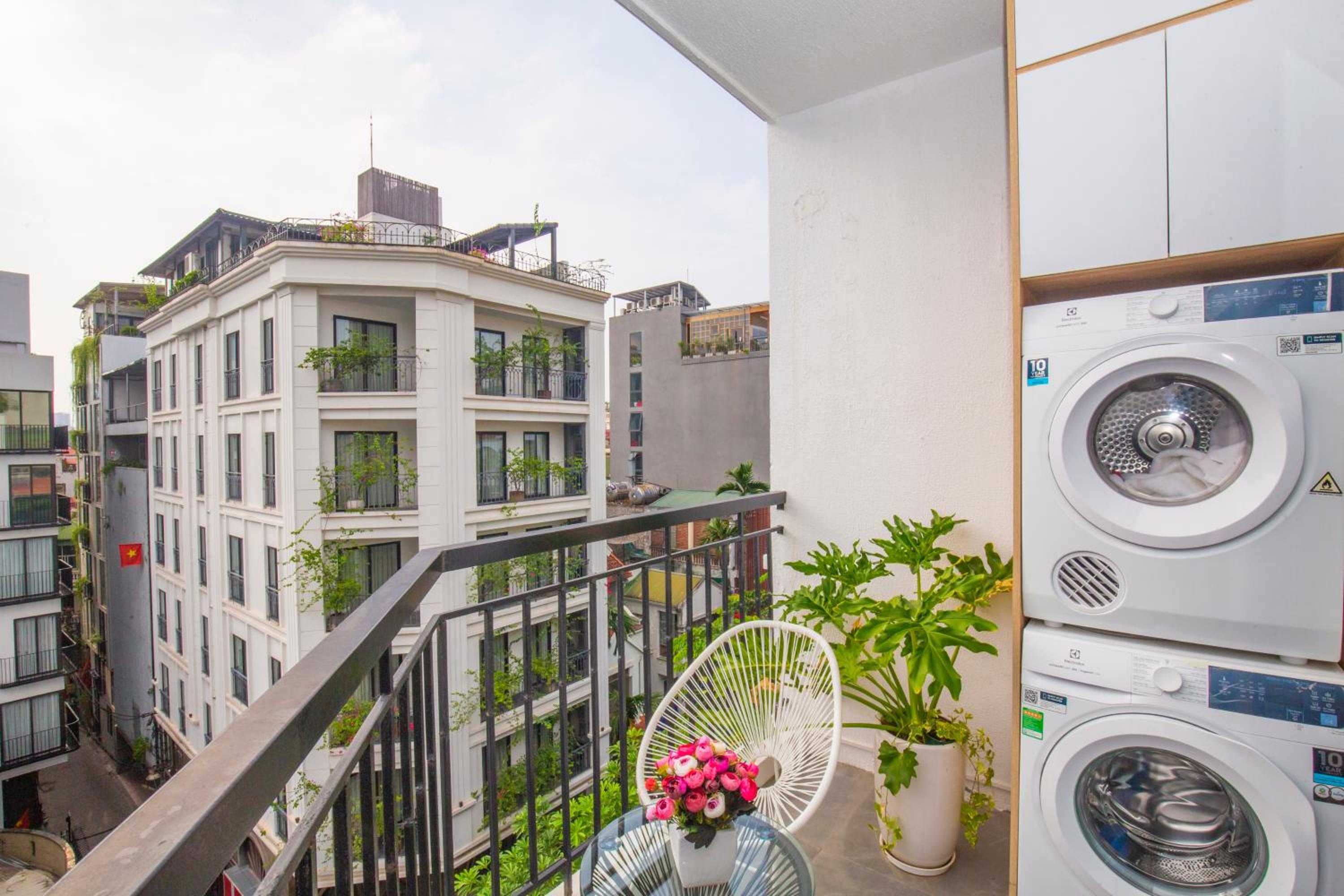 Sumitomo 5 Apartment at 81 Linh Lang Street