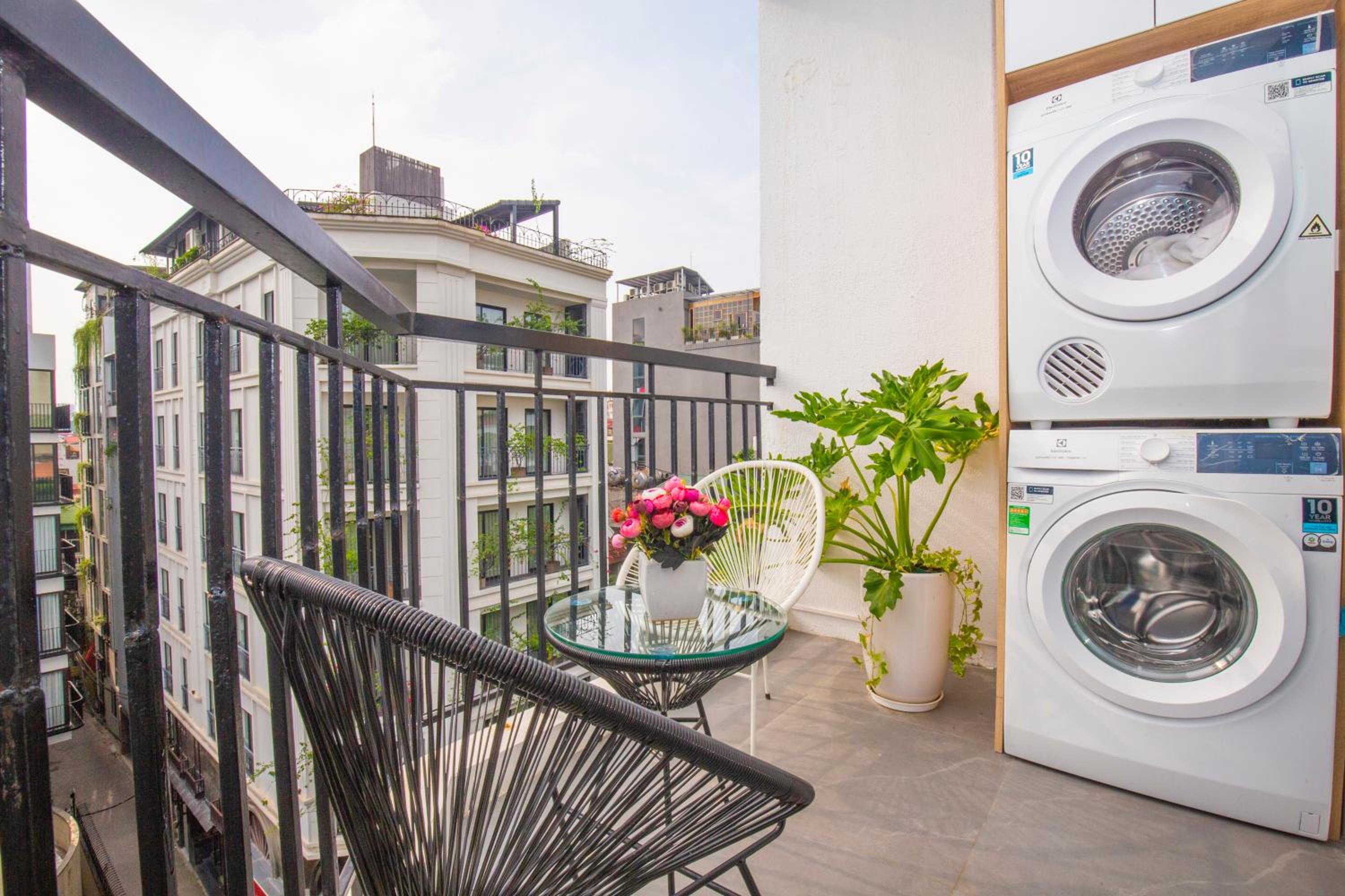 Sumitomo 5 Apartment at 81 Linh Lang Street