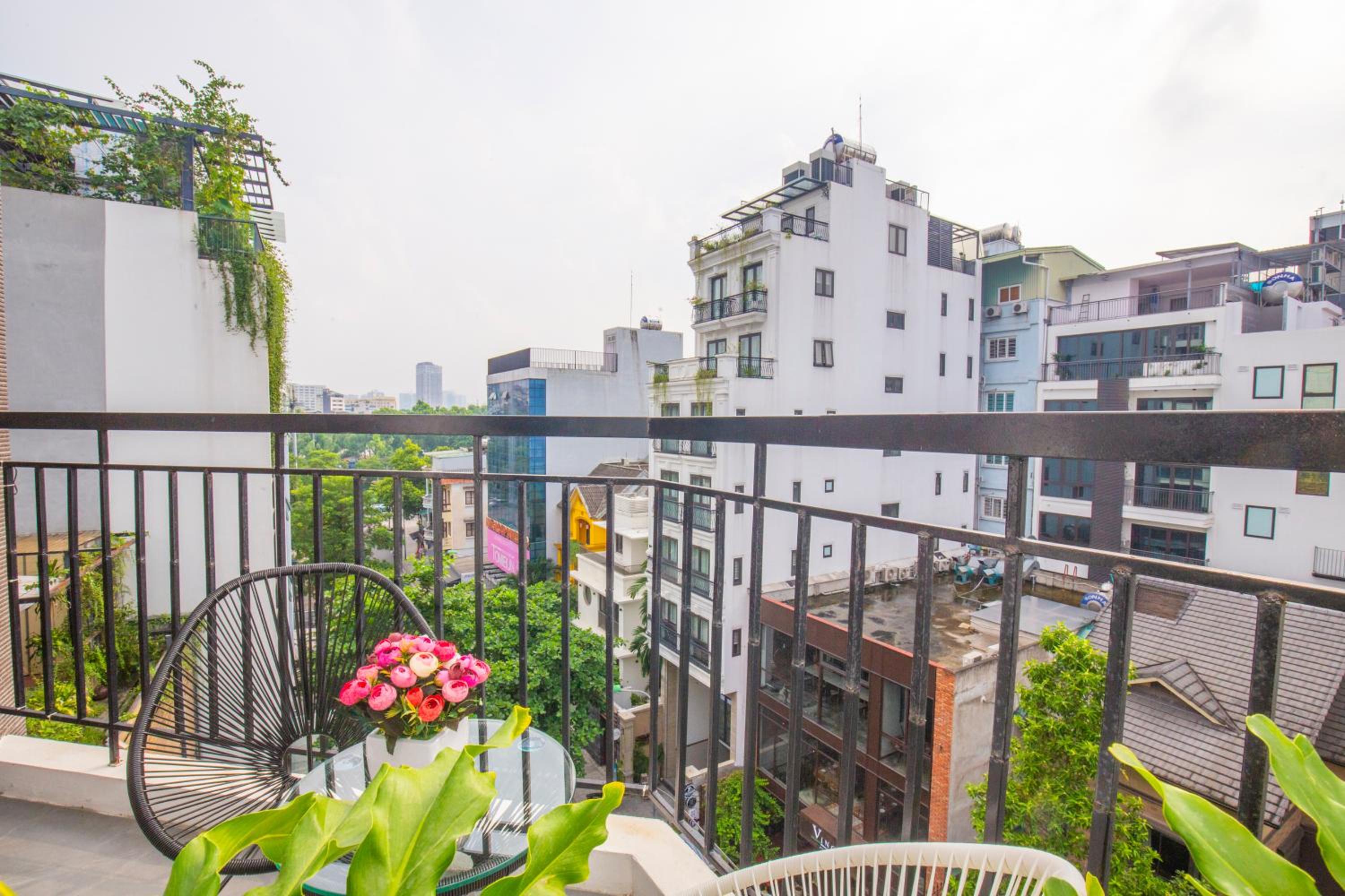 Sumitomo 5 Apartment at 81 Linh Lang Street
