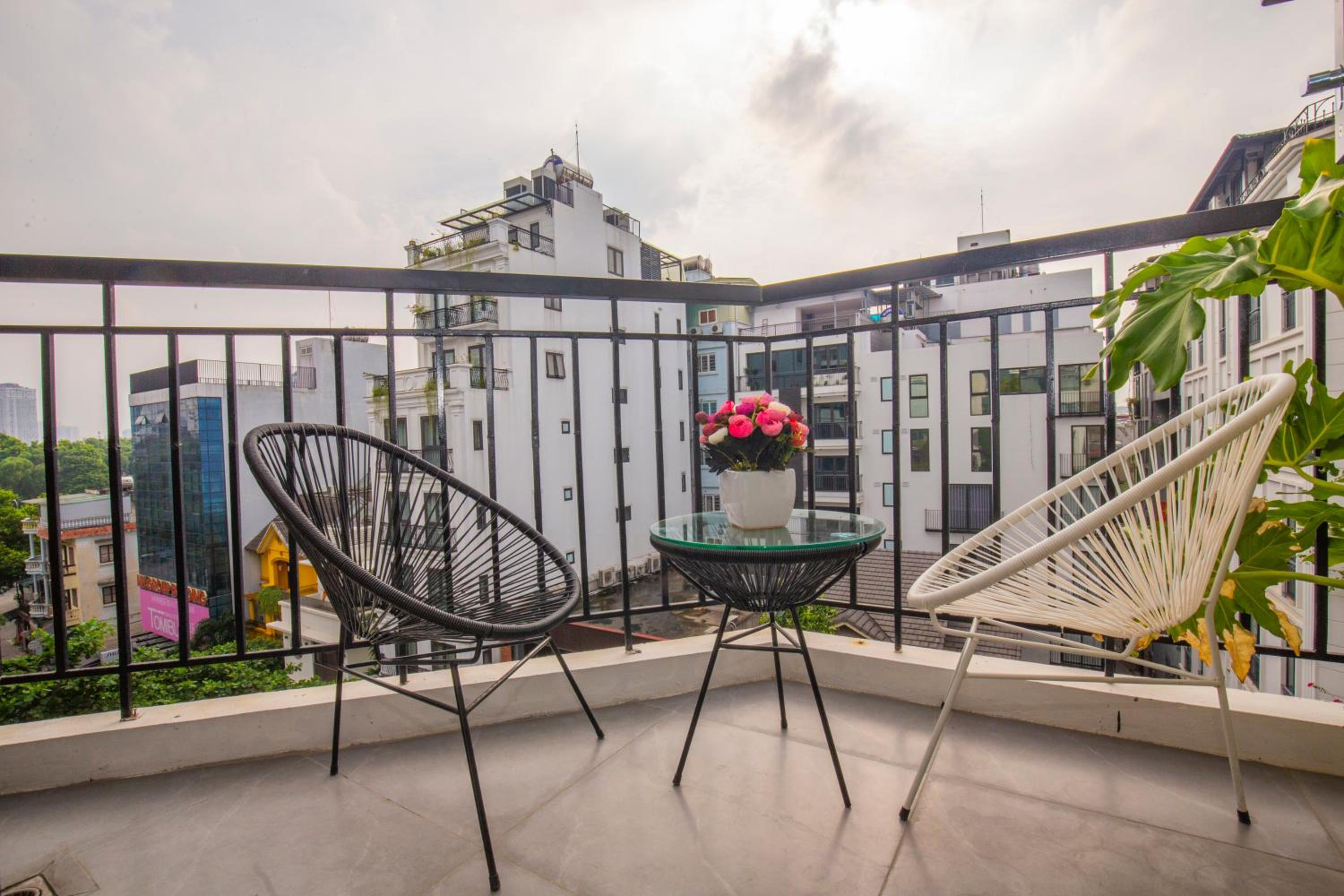 Sumitomo 5 Apartment at 81 Linh Lang Street