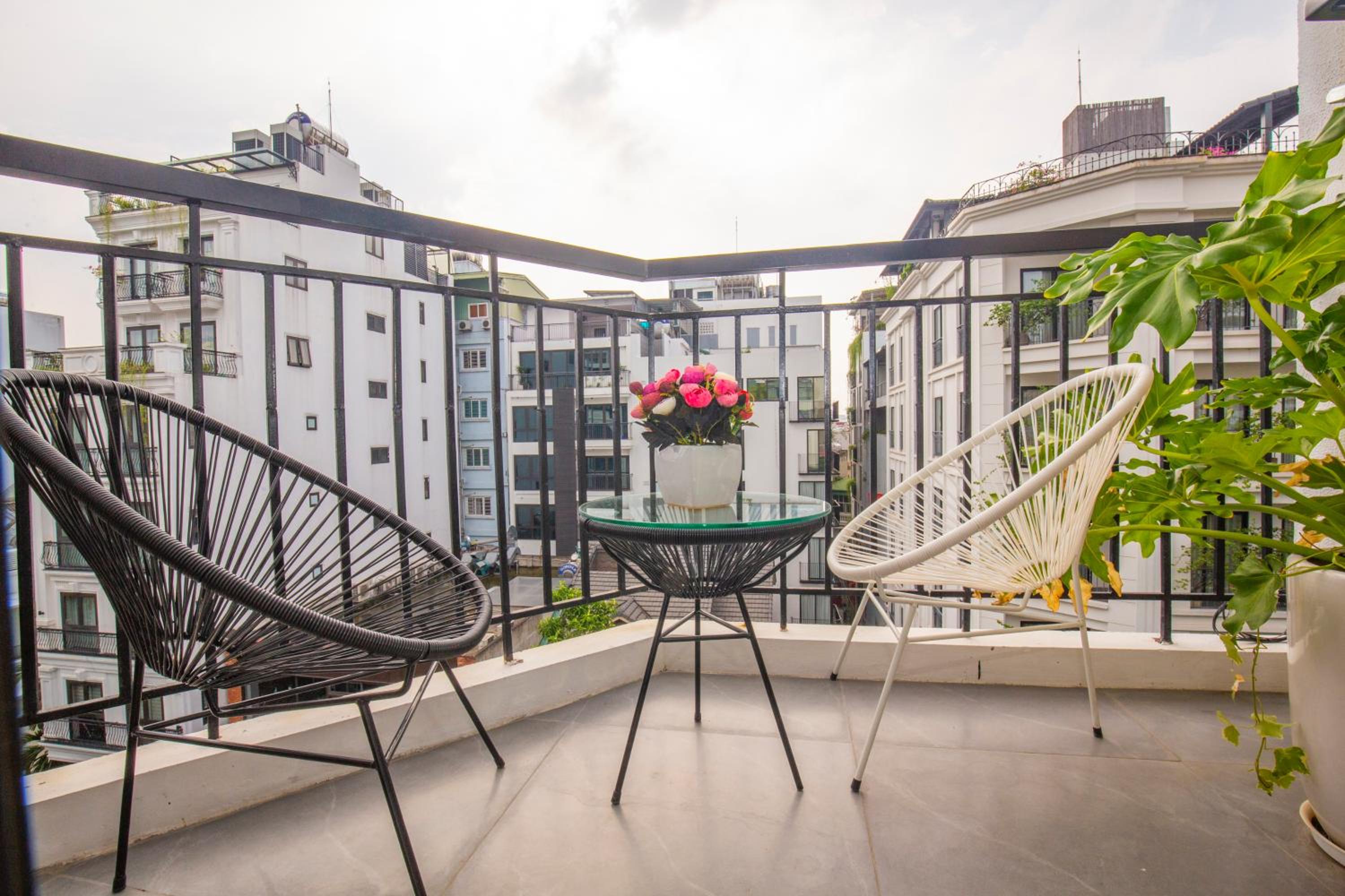 Sumitomo 5 Apartment at 81 Linh Lang Street