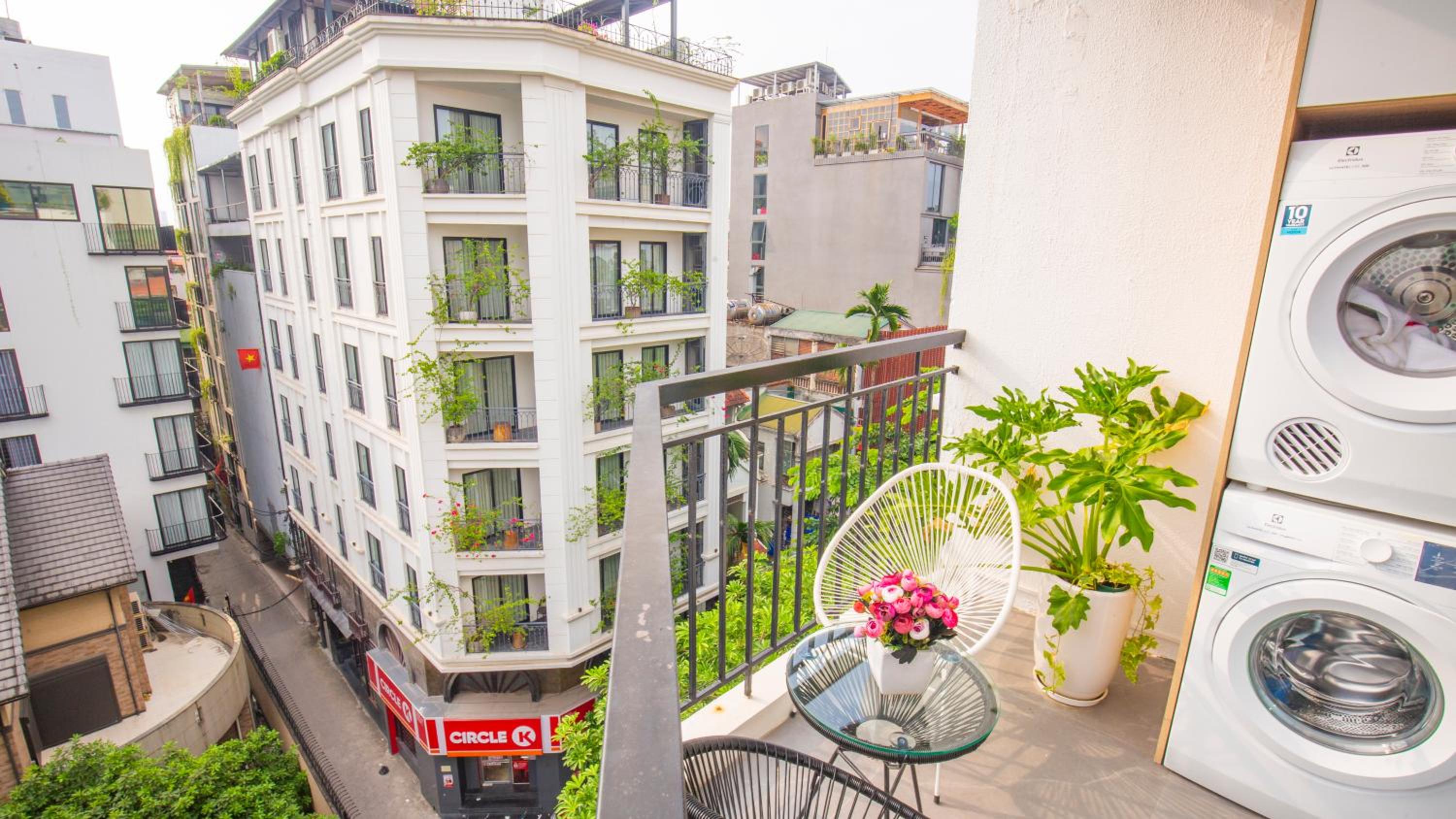 Sumitomo 5 Apartment at 81 Linh Lang Street