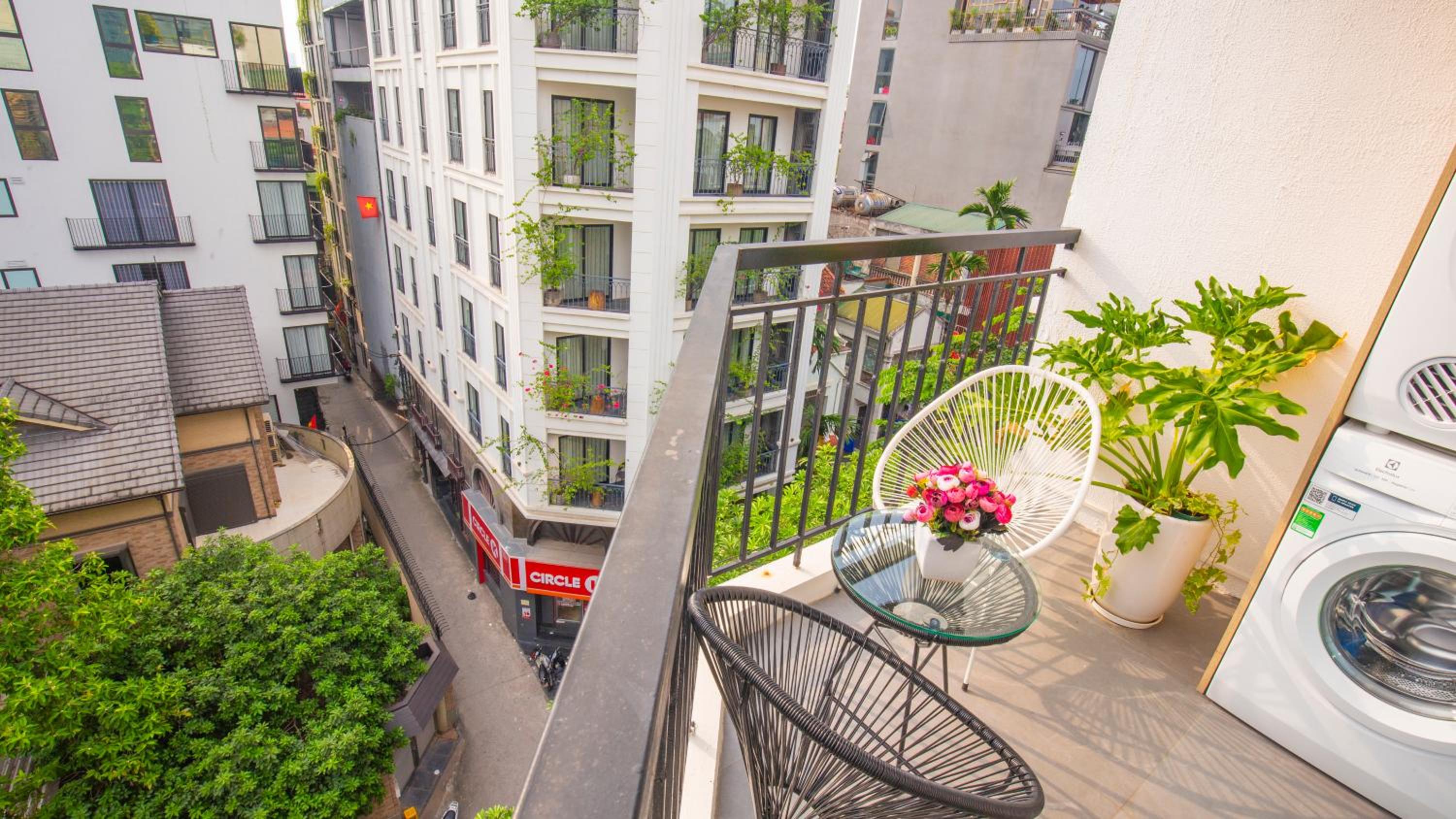Sumitomo 5 Apartment at 81 Linh Lang Street