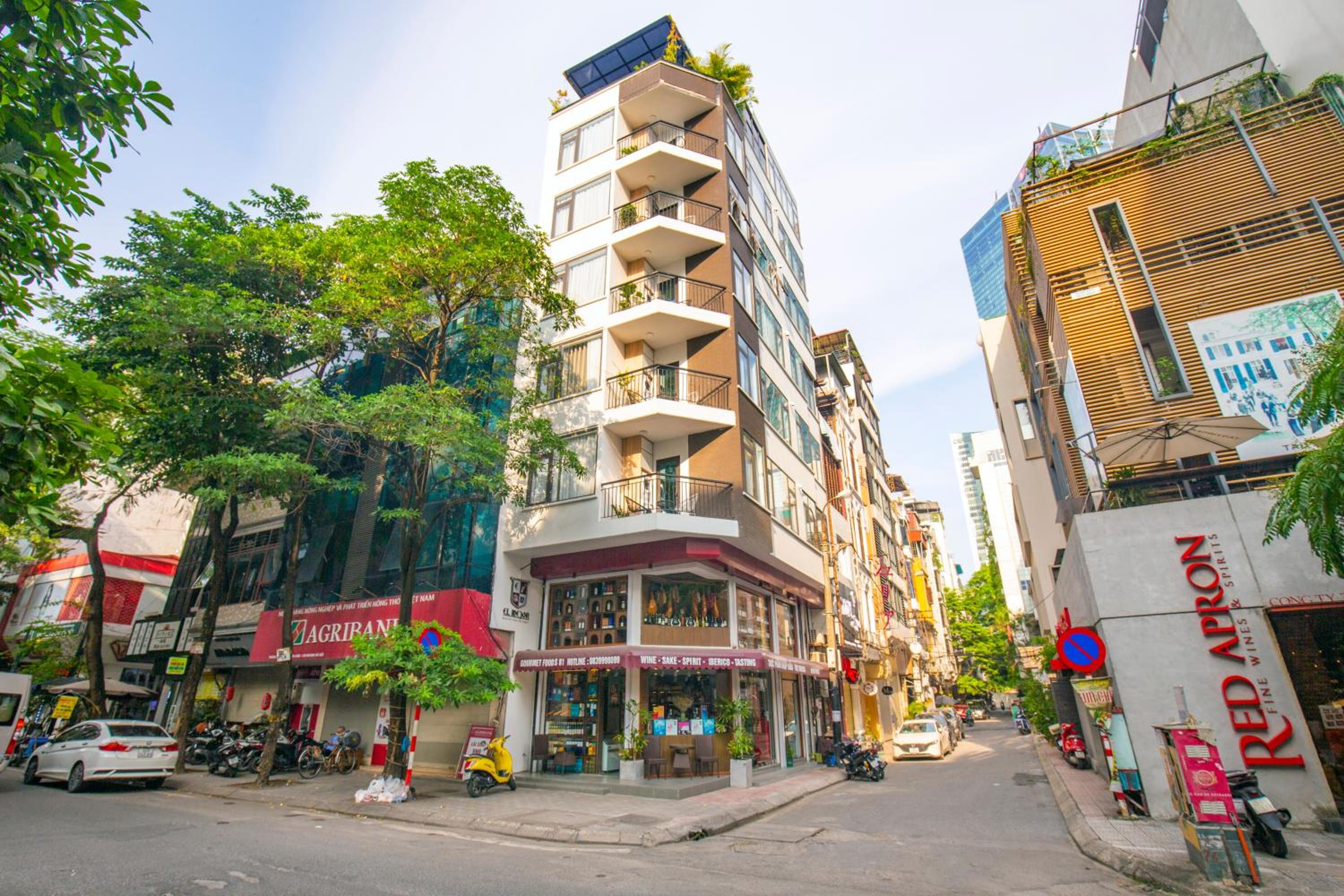 Sumitomo 5 Apartment at 81 Linh Lang Street