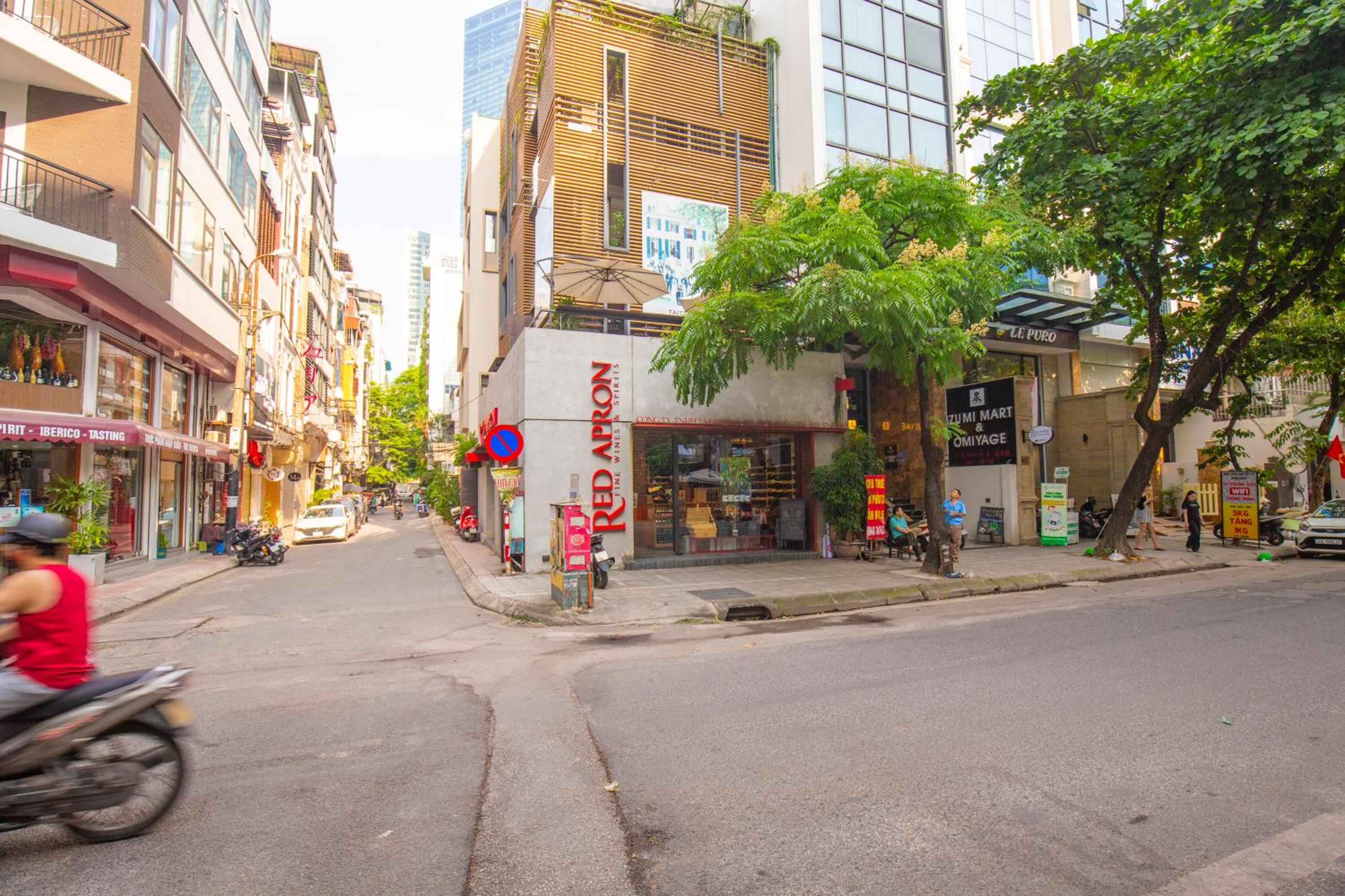 Sumitomo 5 Apartment at 81 Linh Lang Street