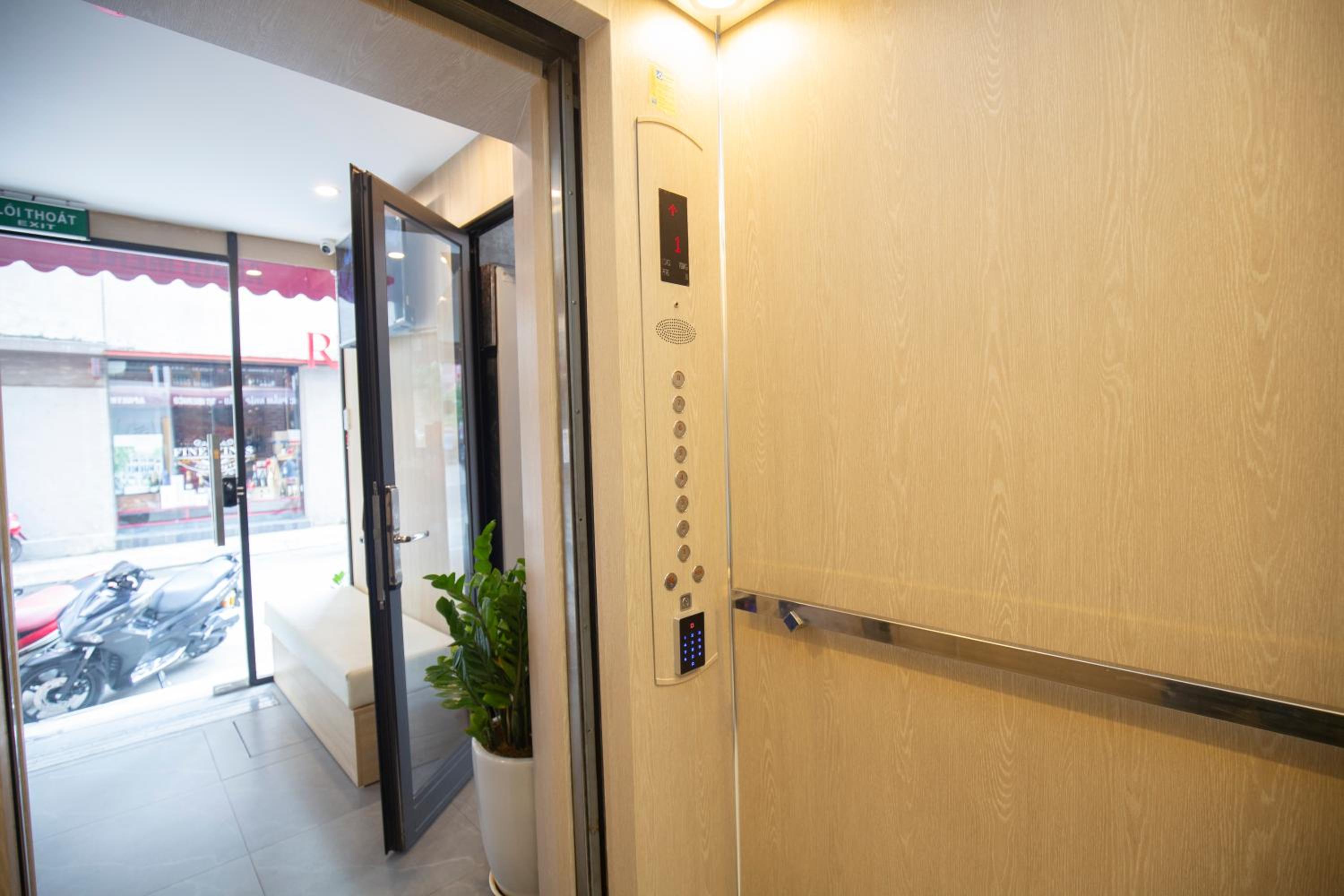 Sumitomo 5 Apartment at 81 Linh Lang Street