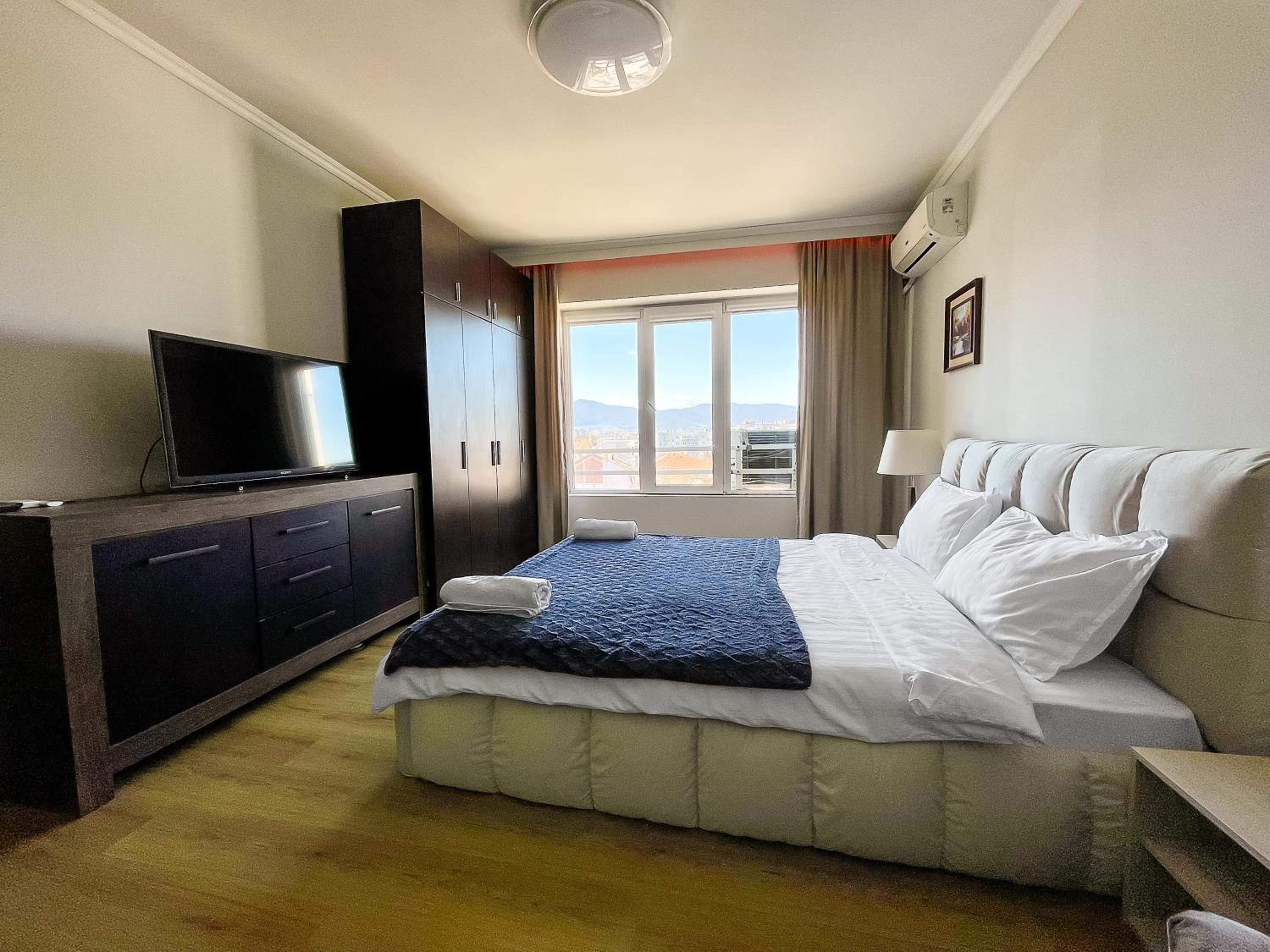 Amazing view central 1 bedroom apartment view 2